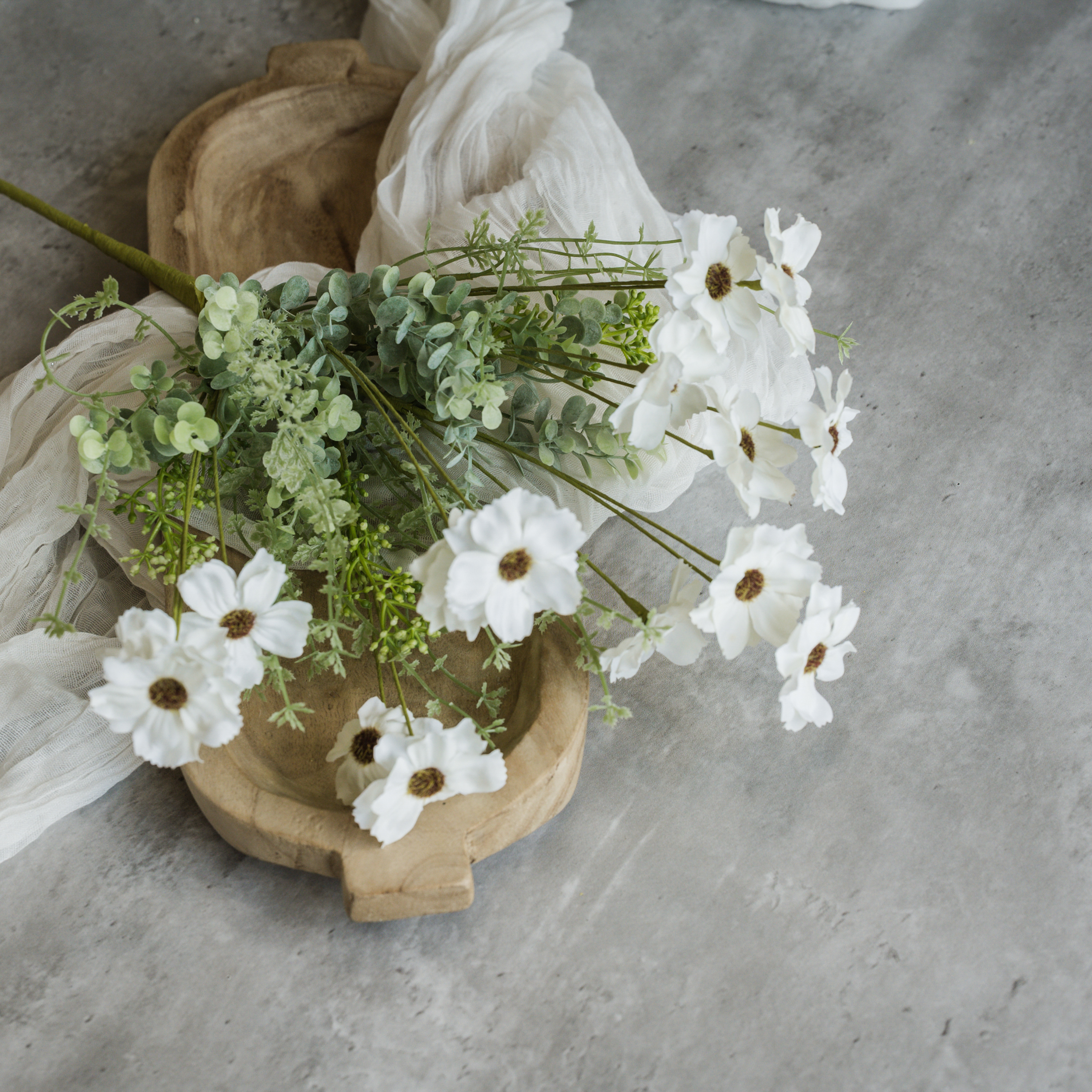 18" WHITE COSMOS BUSH