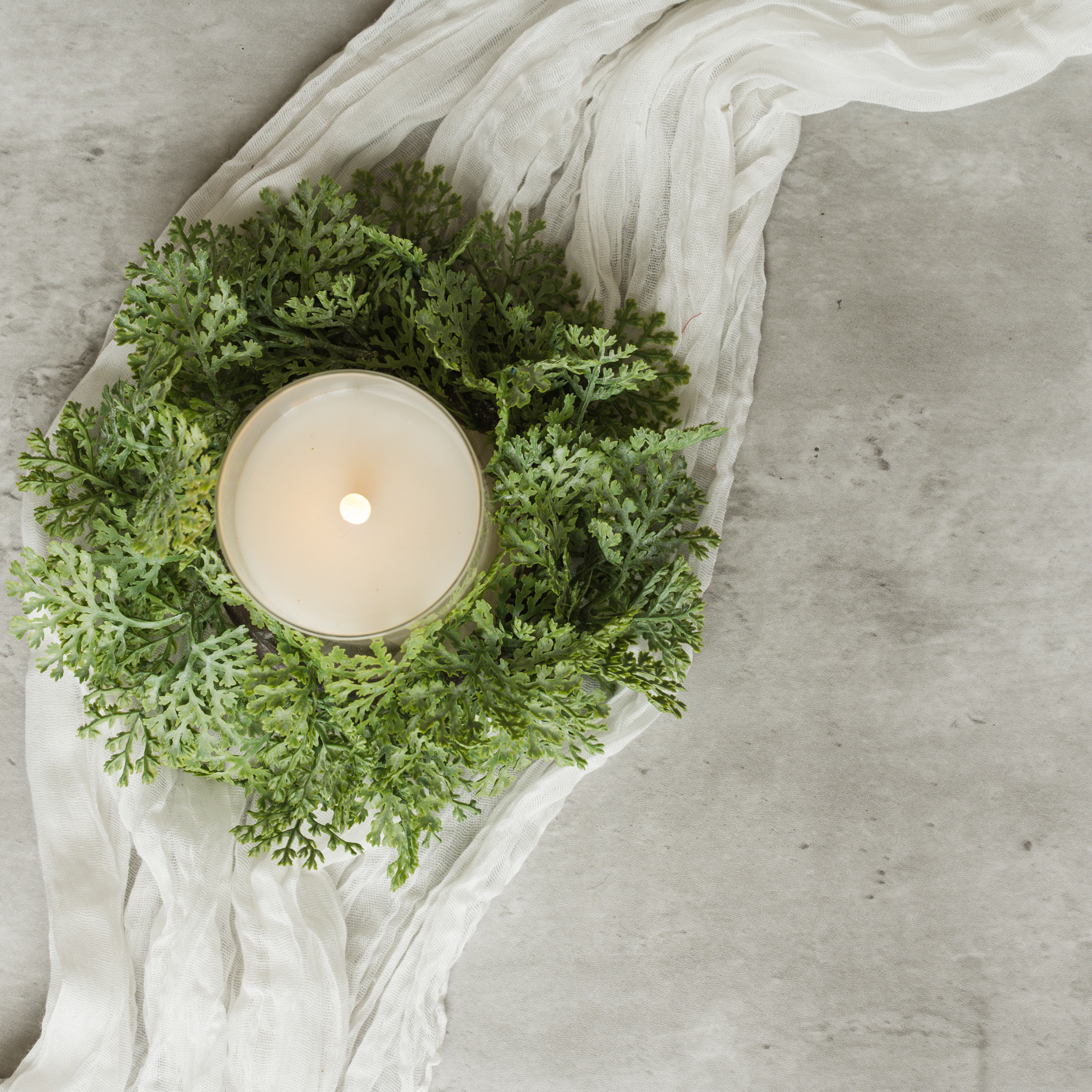 8" CROWN DAISY LEAF CANDLE RING