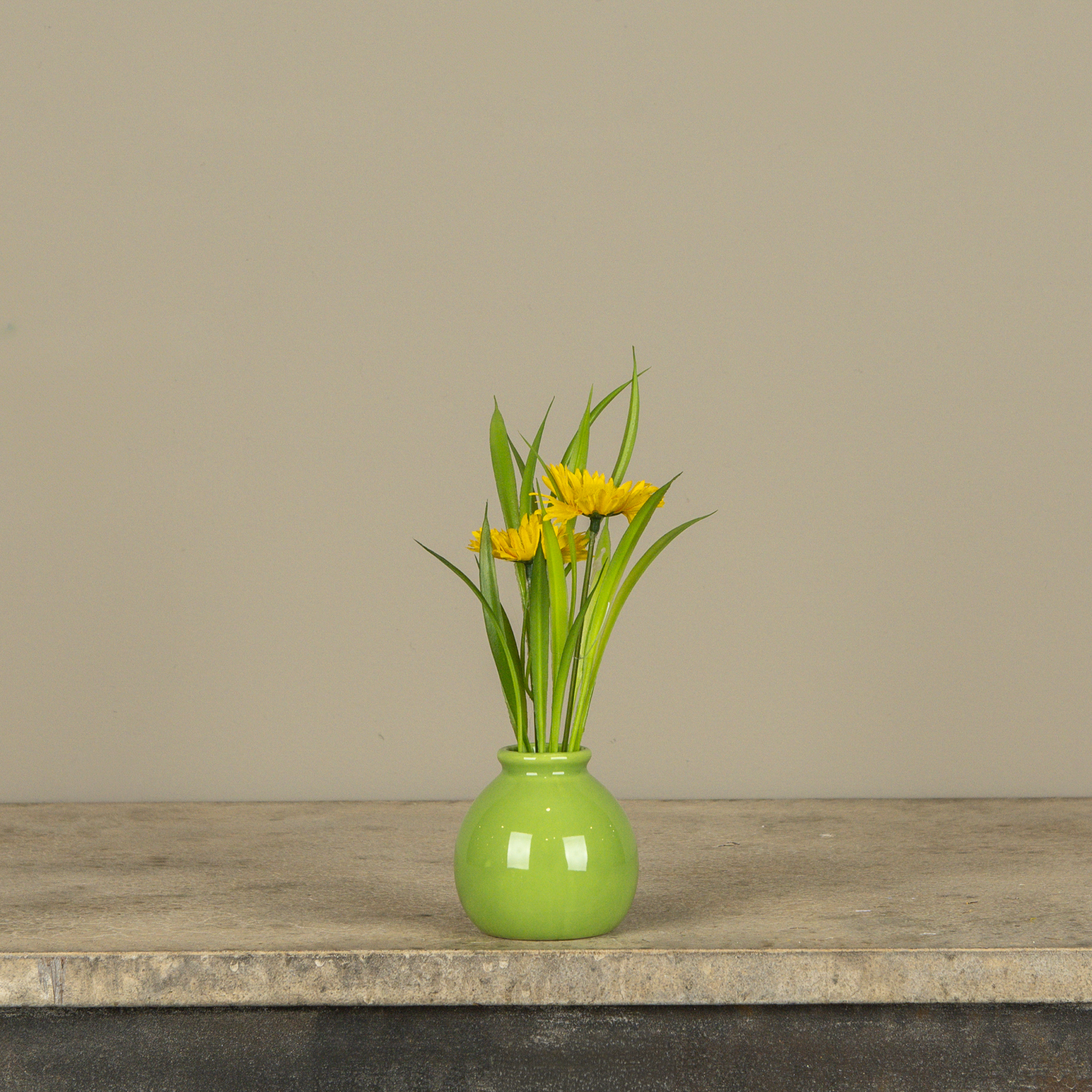7" YELLOW DAISY IN GREEN POT
