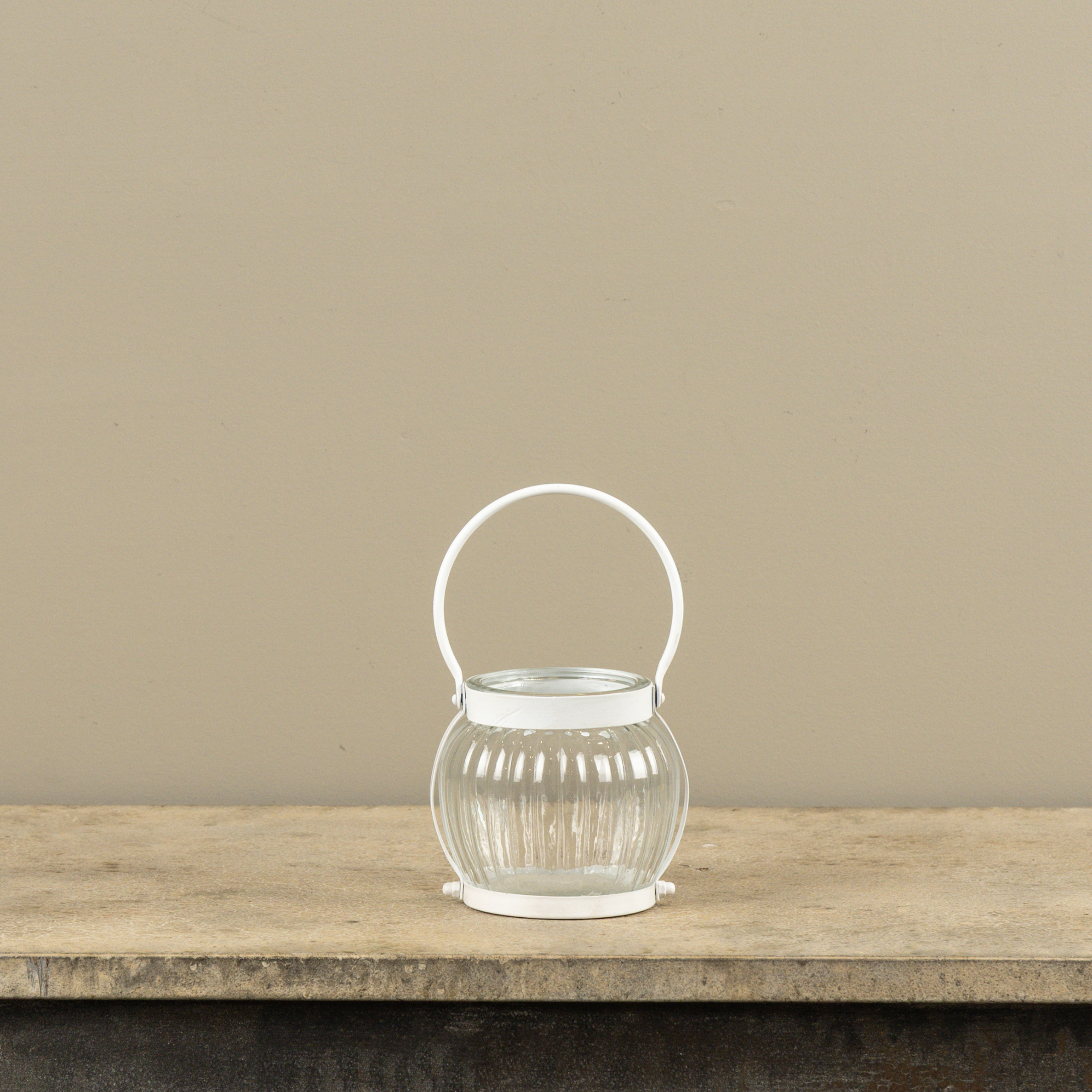 7.5" WHITE CLAYTON GLASS HOLDER