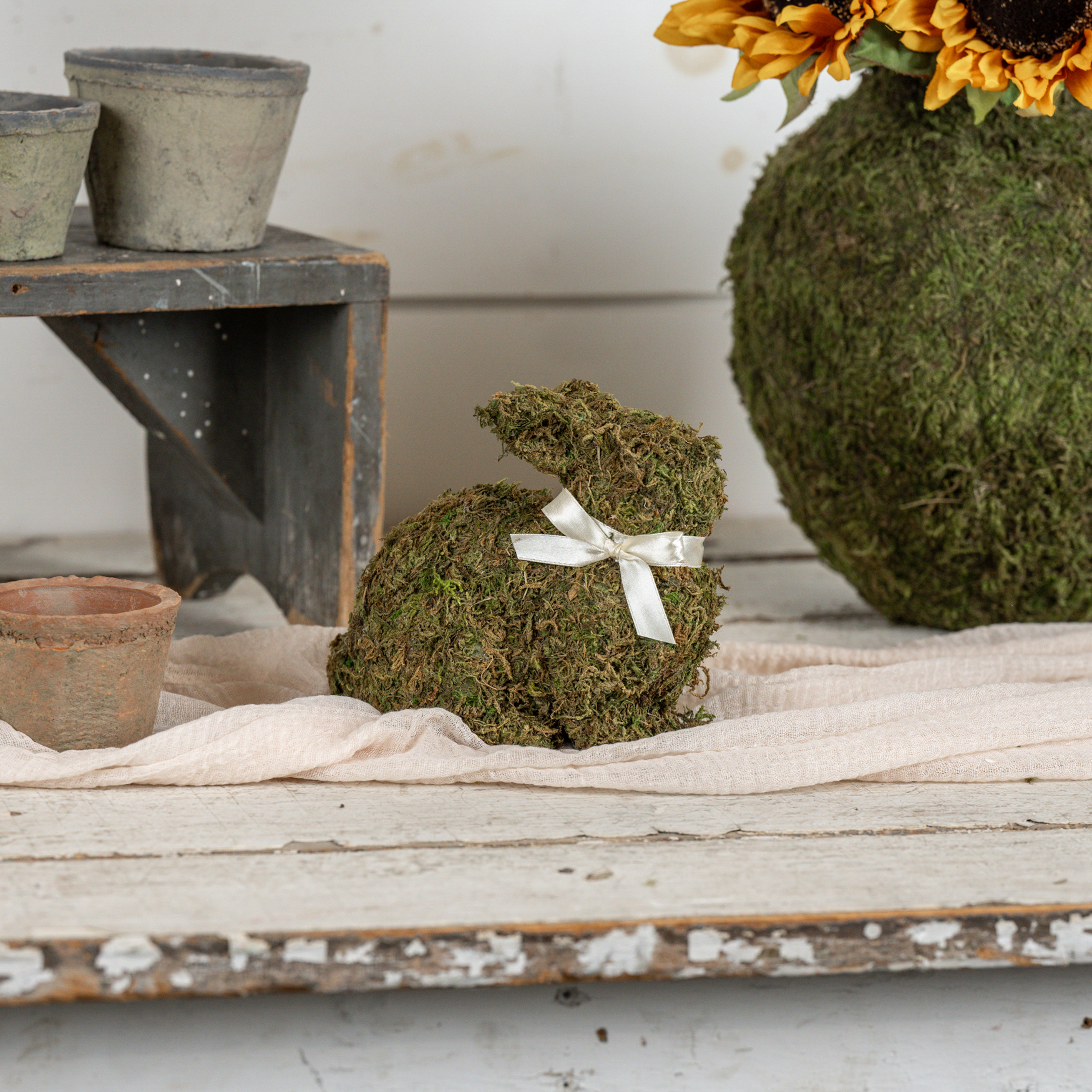 SITTING MOSS BUNNY W/ CREAM BOW