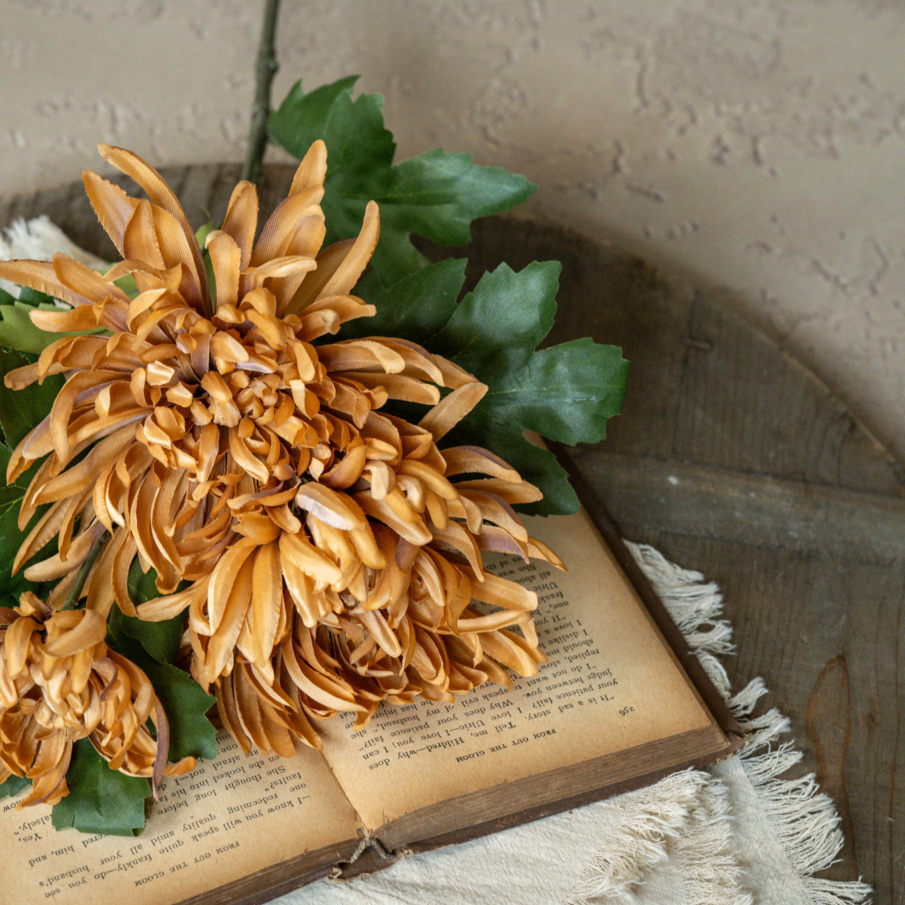 26" TAN MUM SPRAY