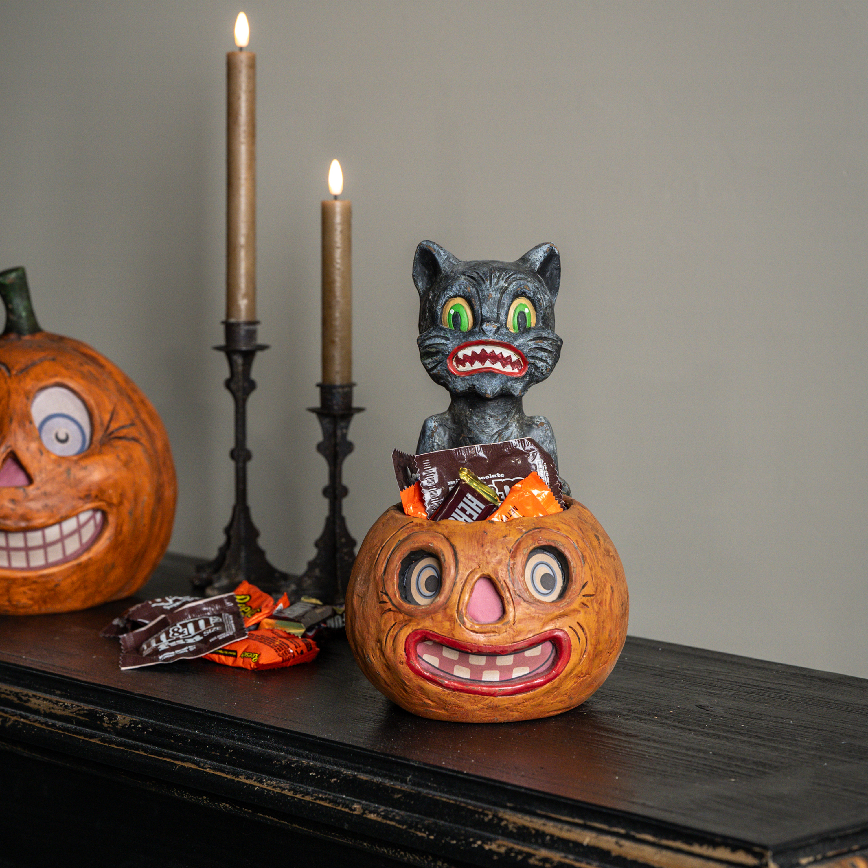 CRAZY CAT W/ JACK-O-LANTERN CANDY CONTAINER