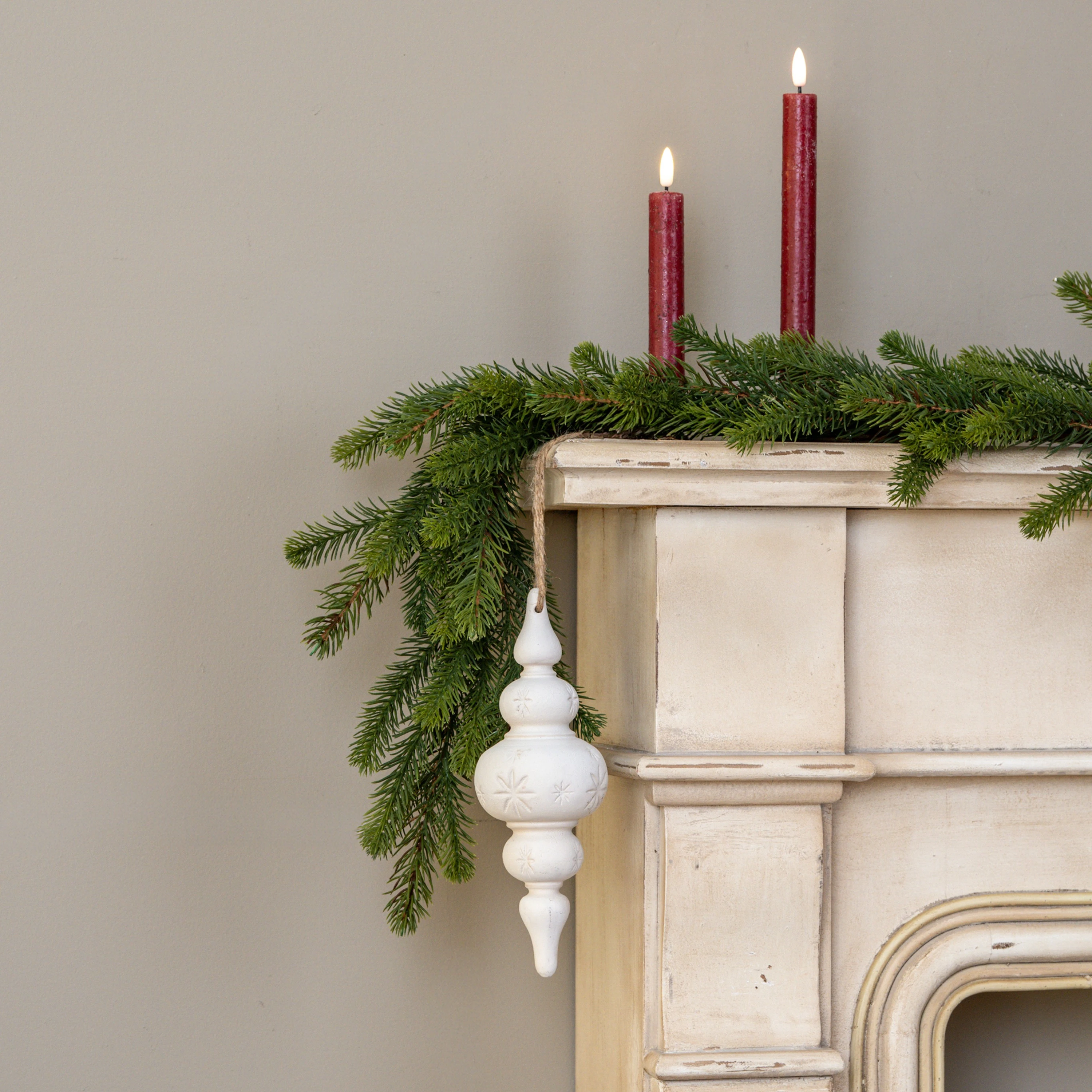 14" WHITE FINIAL ORNAMENT