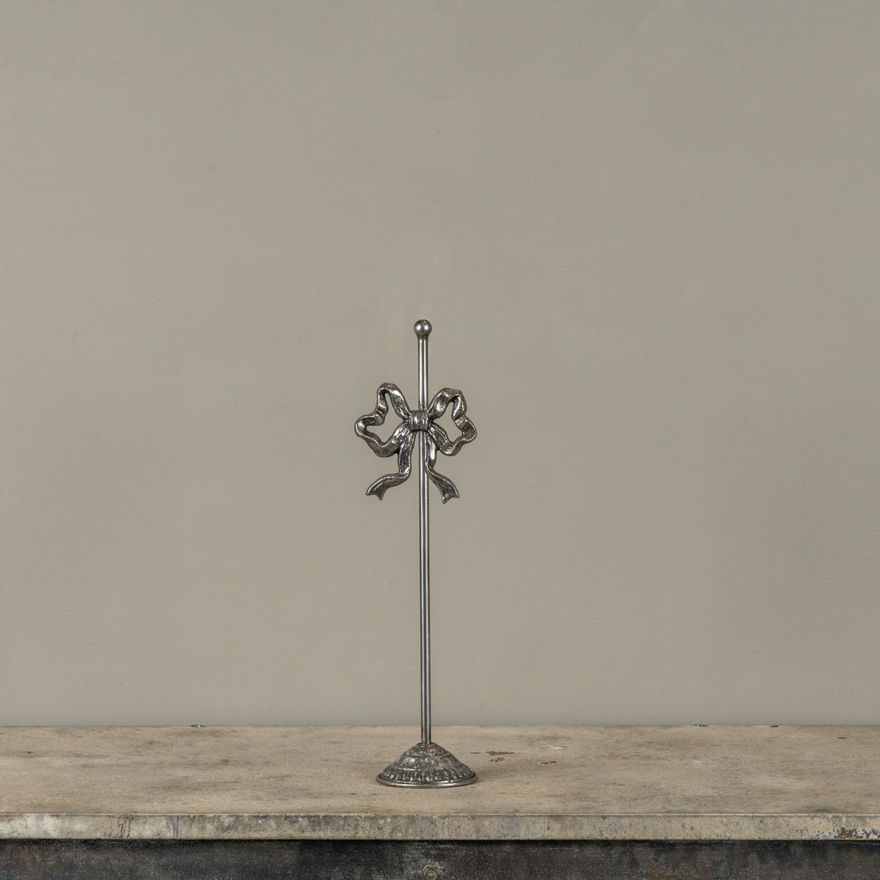 15.25" PEWTER WREATH STAND W/ BOW
