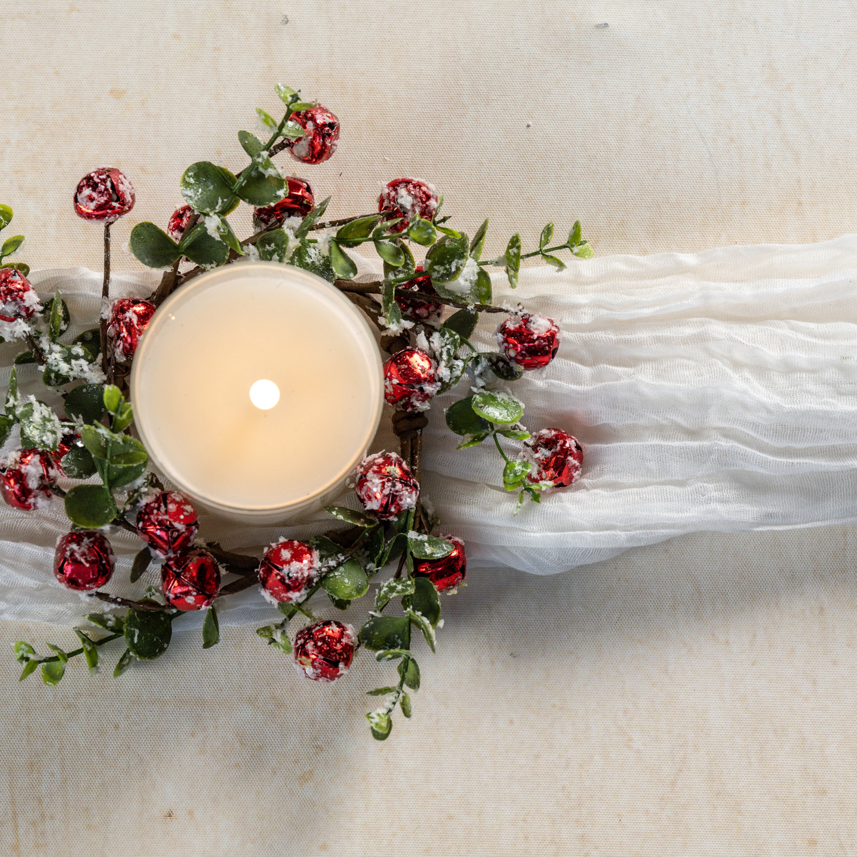 9" SNOWY BOXWOOD & RED BELLS CANDLE RING