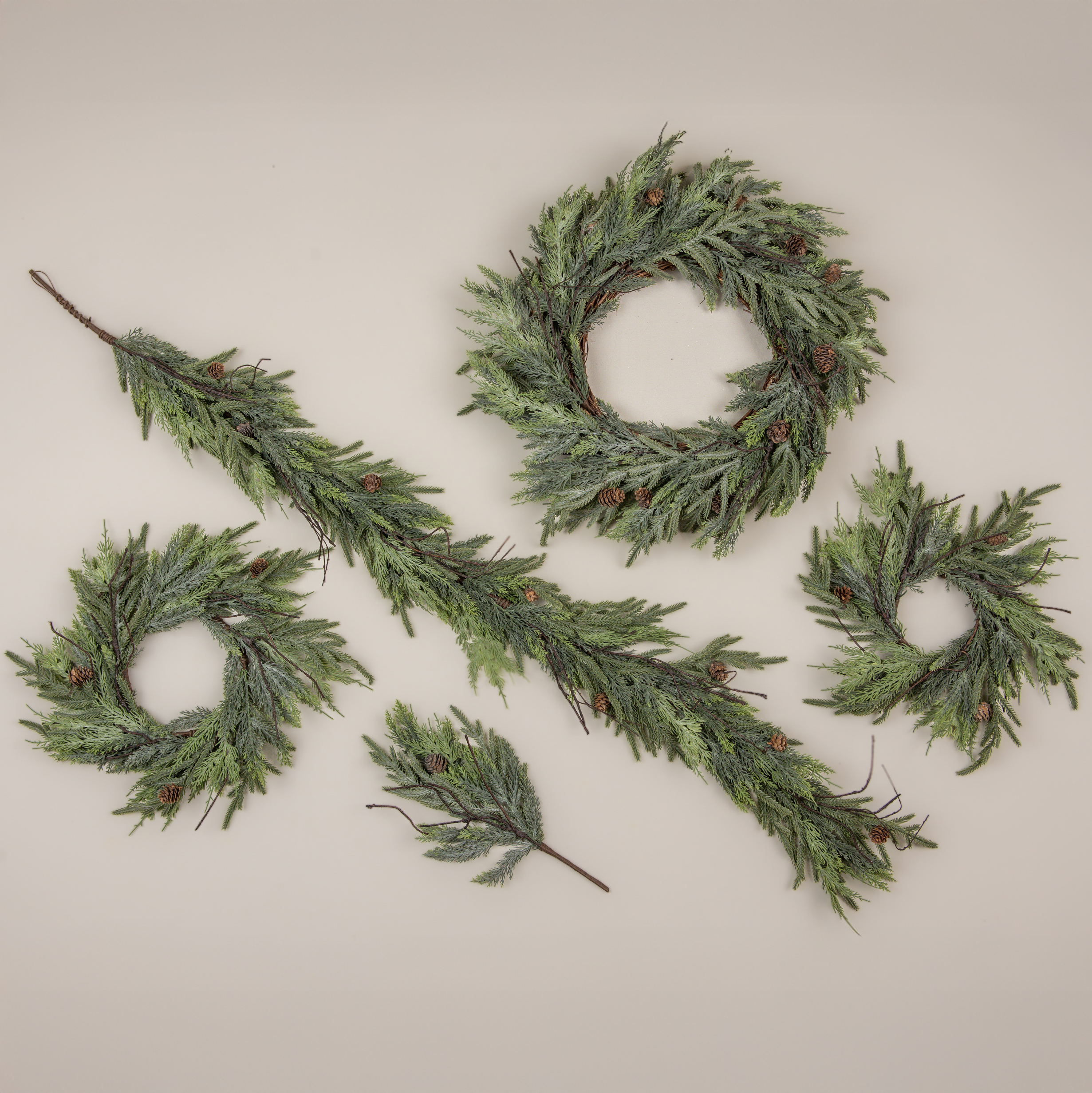 18" JUNIPER, PINE & BERRY CANDLE RING