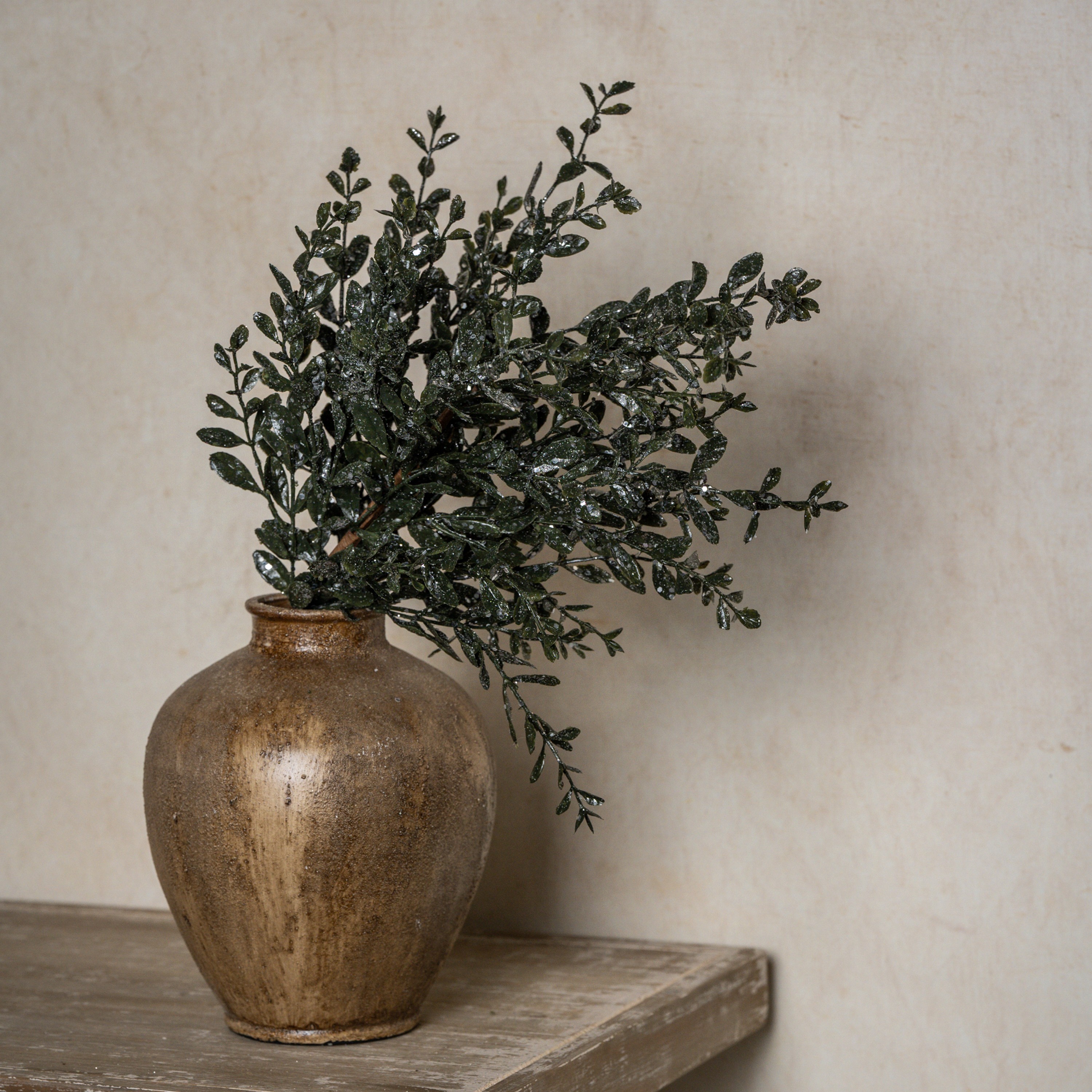 28" GLITTERED RUSCUS SPRAY