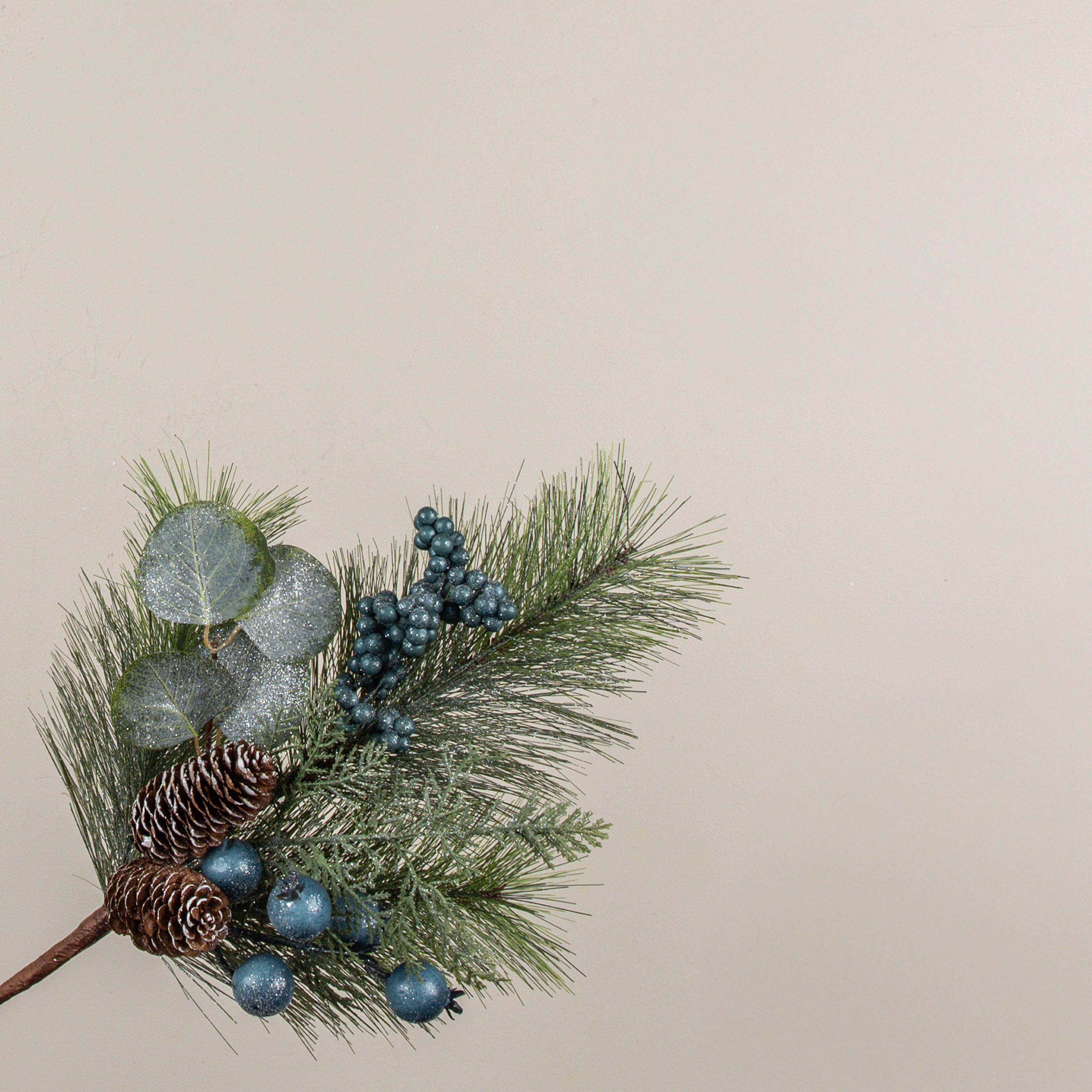 18" ICED PINE, EUCALYPTUS & BLUE BERRIES PICK