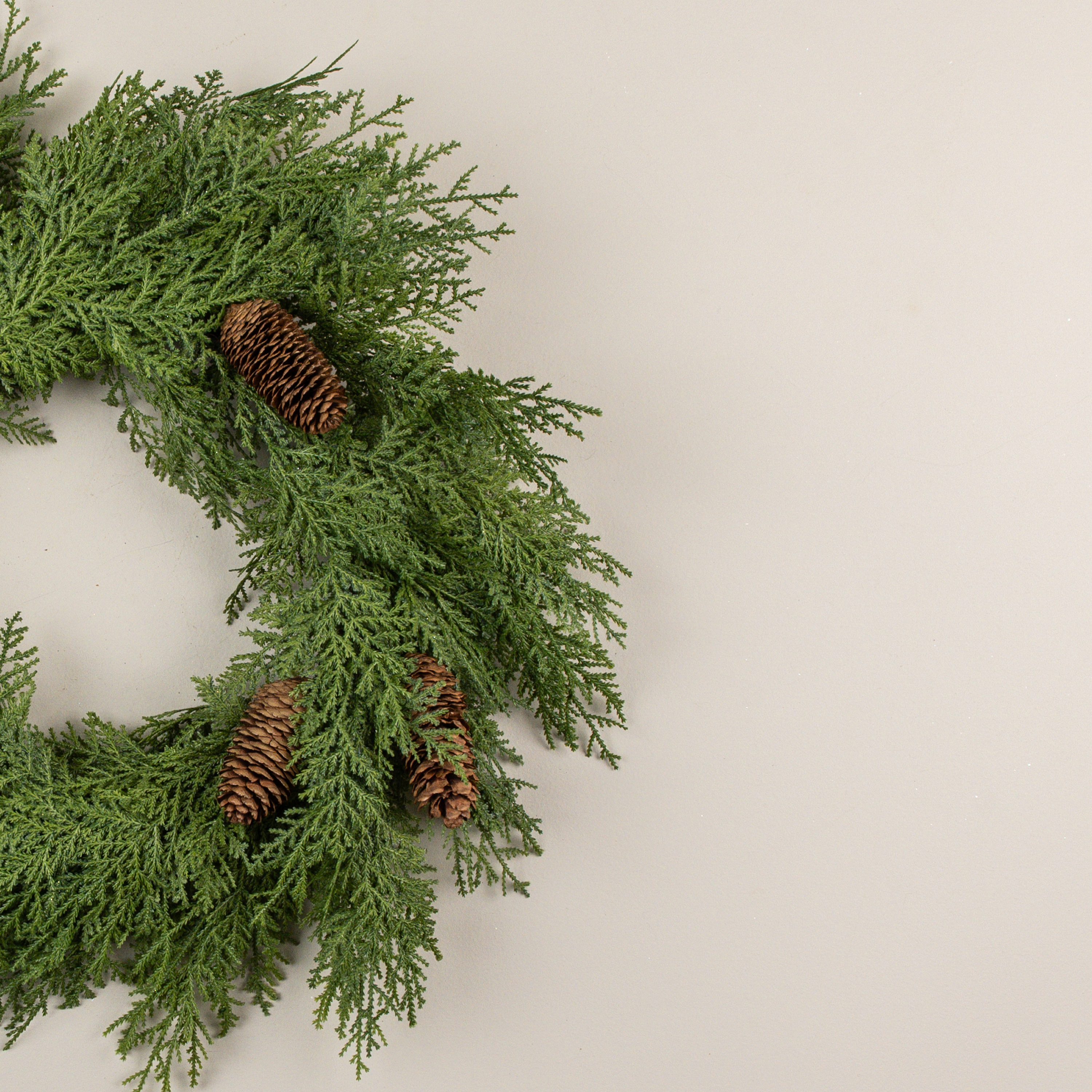 24" UNIFORM CEDAR W/ PINECONE WREATH