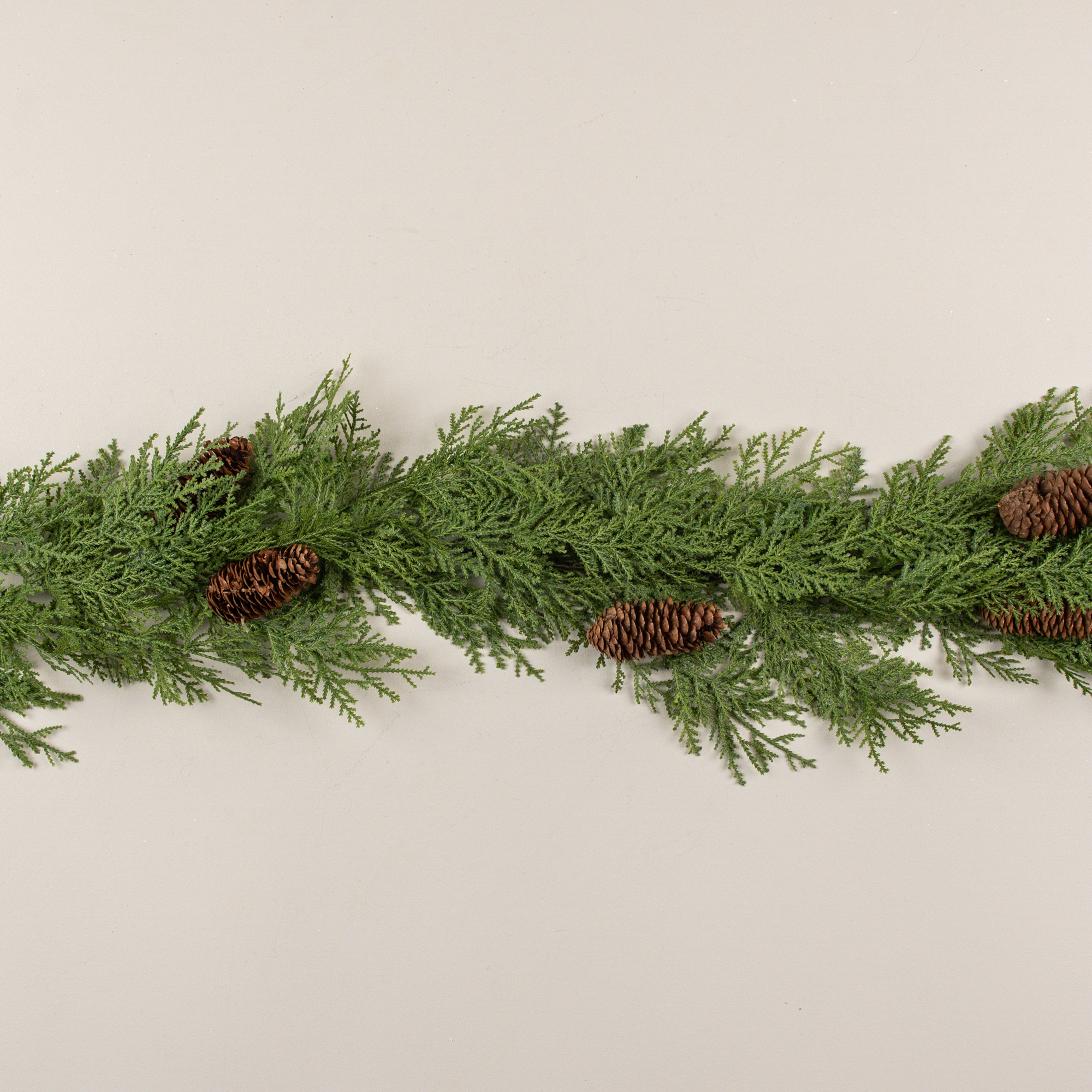 6' CEDAR W/ PINECONE GARLAND