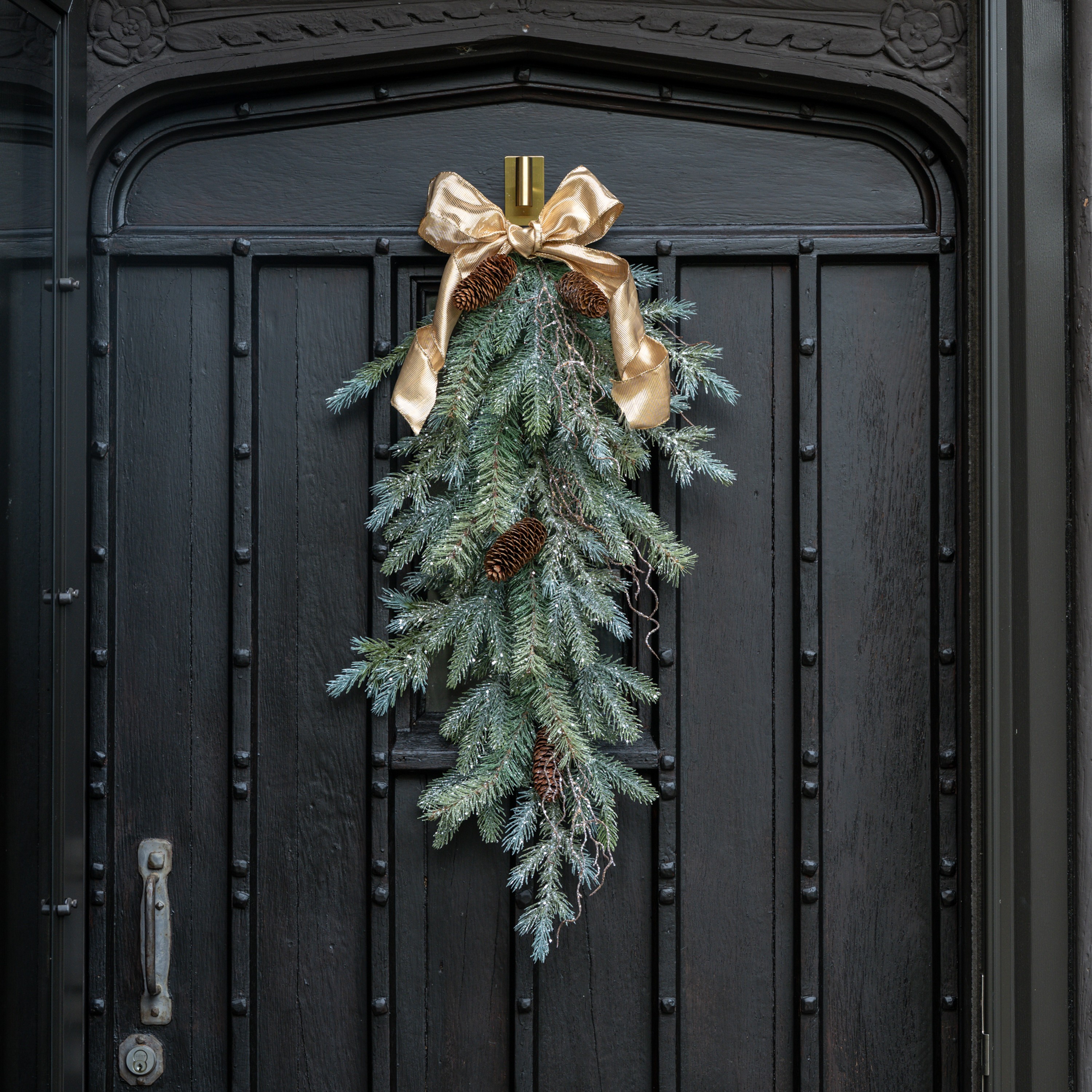 30" GLITTERED PINE & TWIG HANGING BUSH
