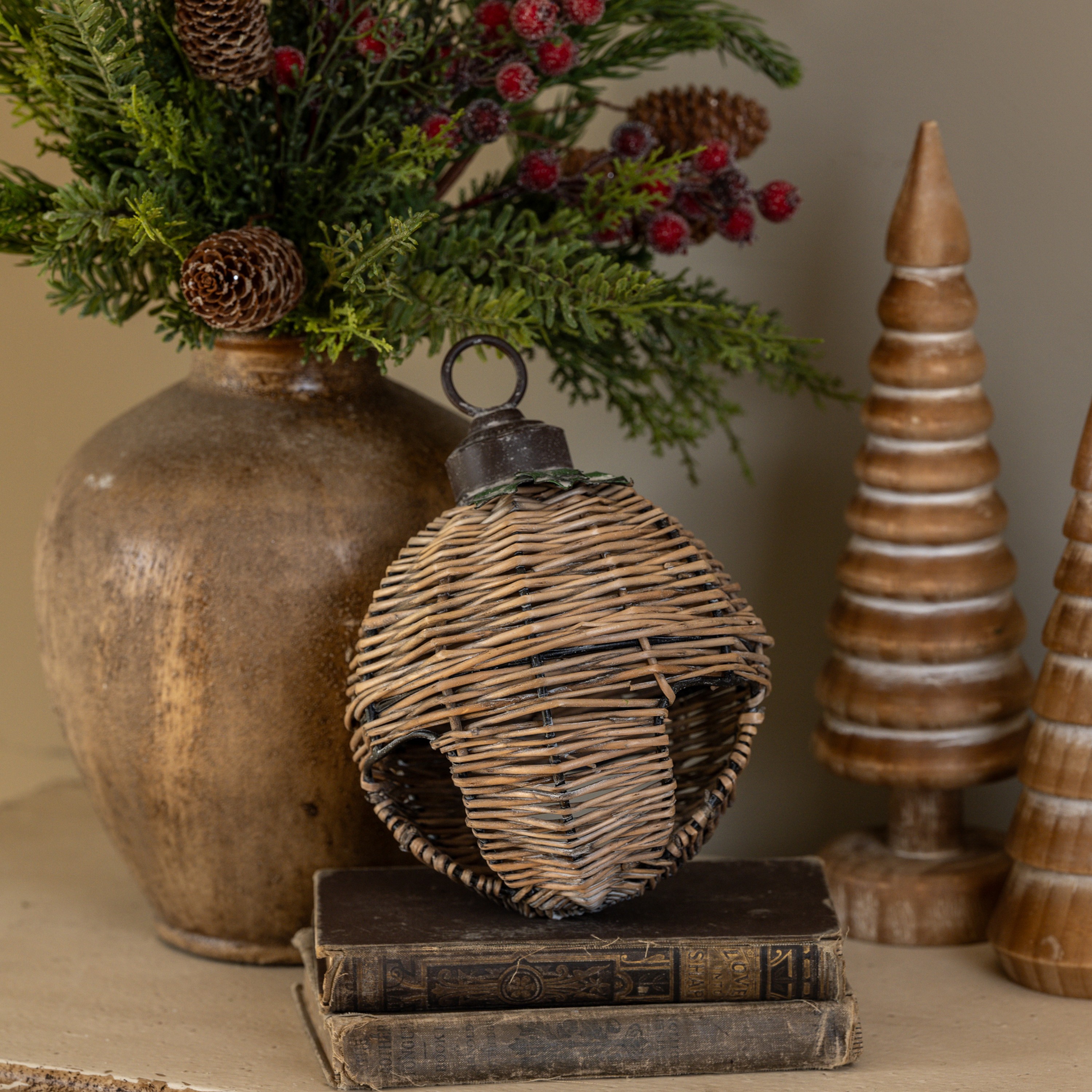 6.25" WICKER SLEIGH BELL W/ HOLLY