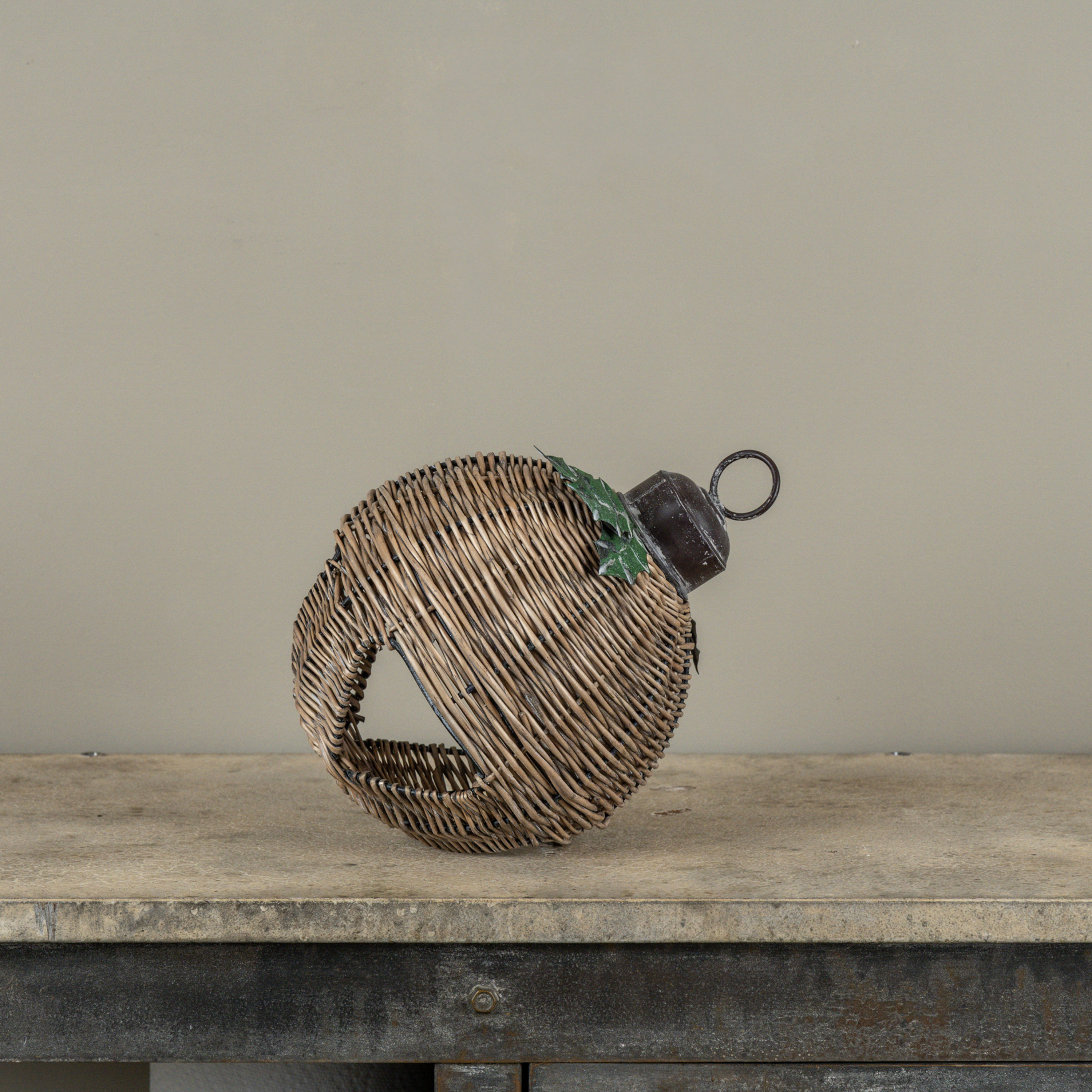8.25" WICKER SLEIGH BELL W/ HOLLY