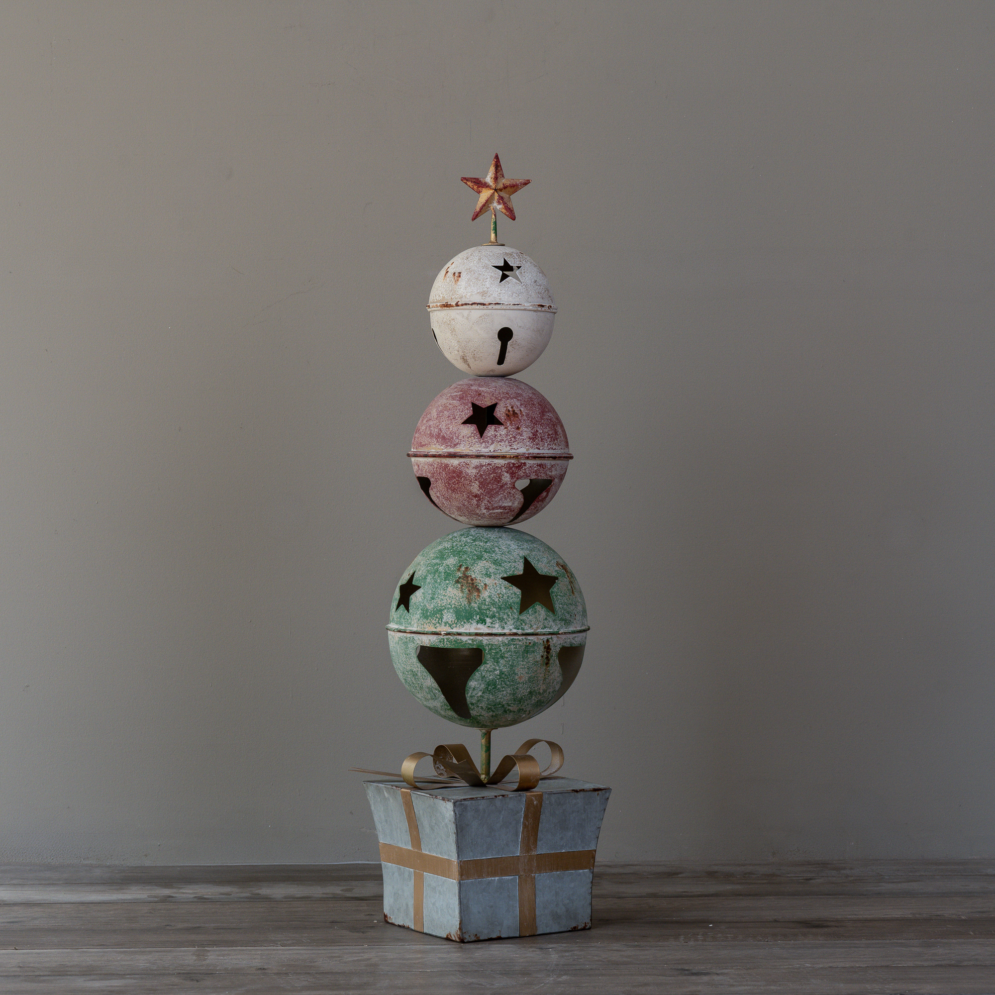 STACKED HOLIDAY BELLS & PRESENT STAKE