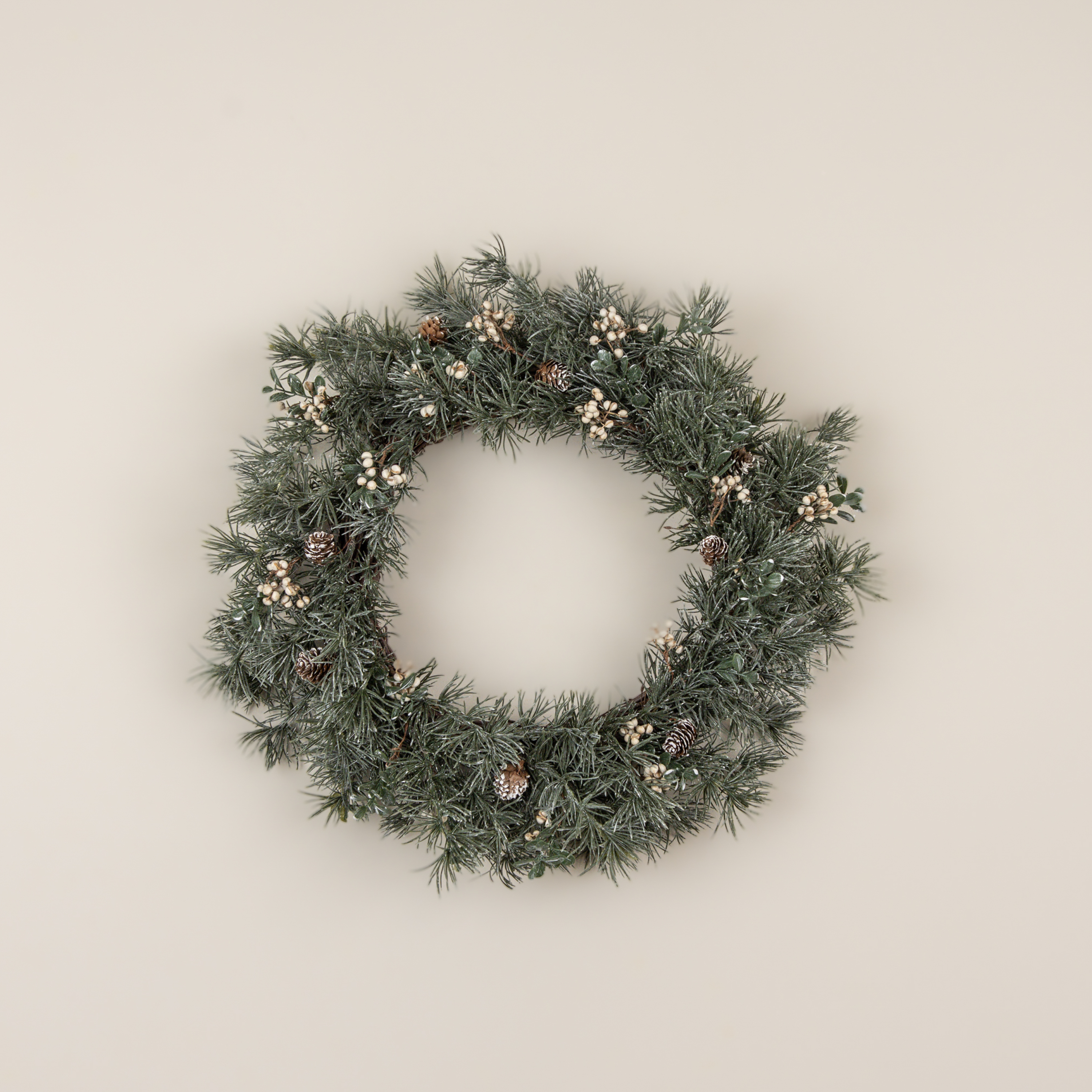 20" PINE W/ CREAM BERRIES WREATH