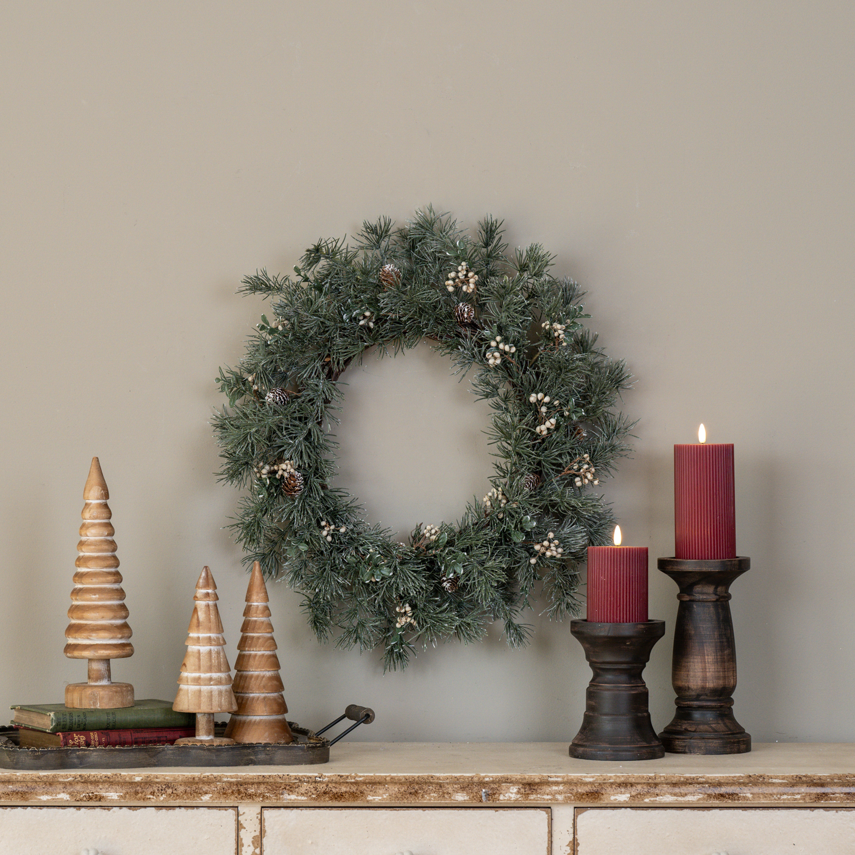 20" PINE W/ CREAM BERRIES WREATH
