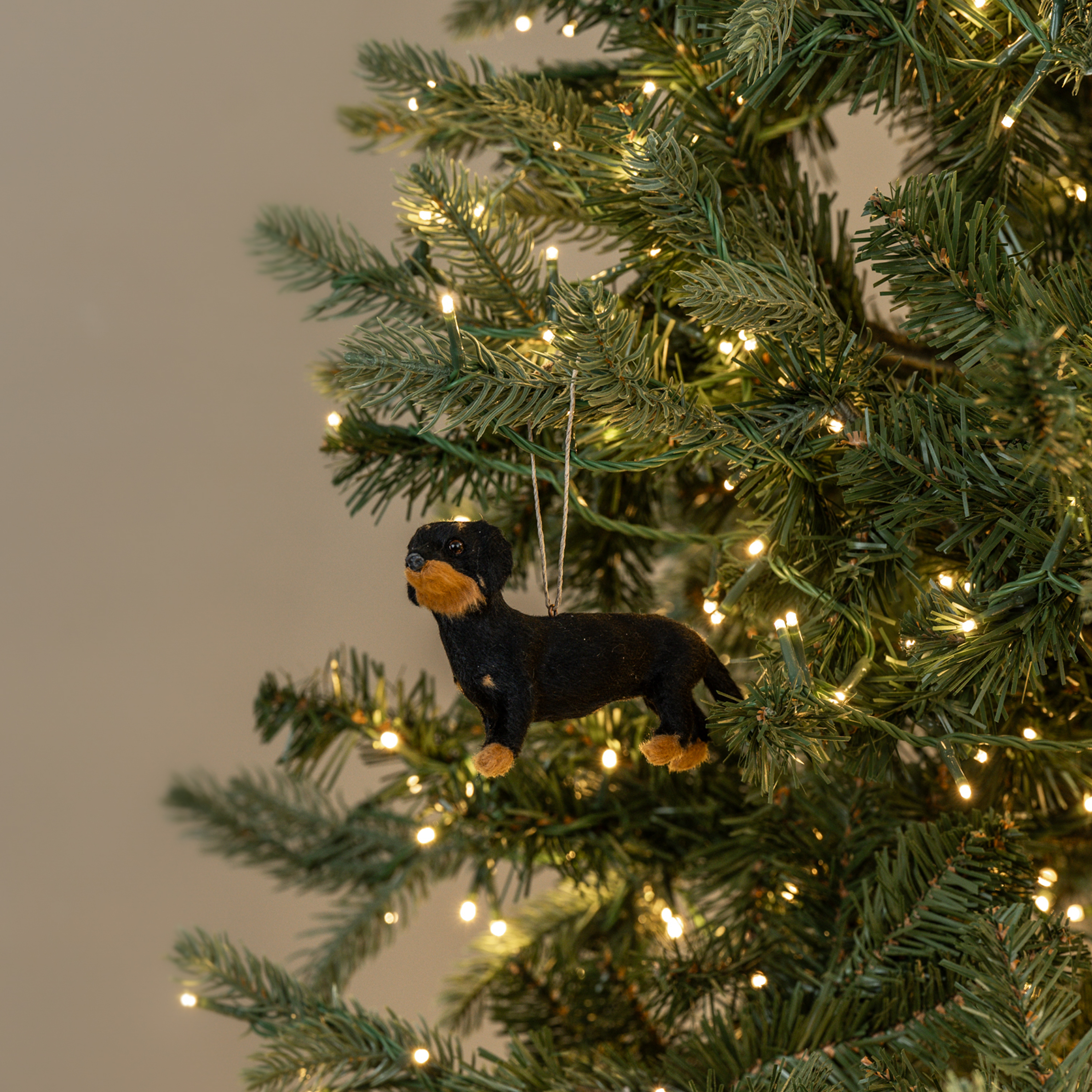 3.25" BLACK & TAN DACHSHUND ORNAMENT