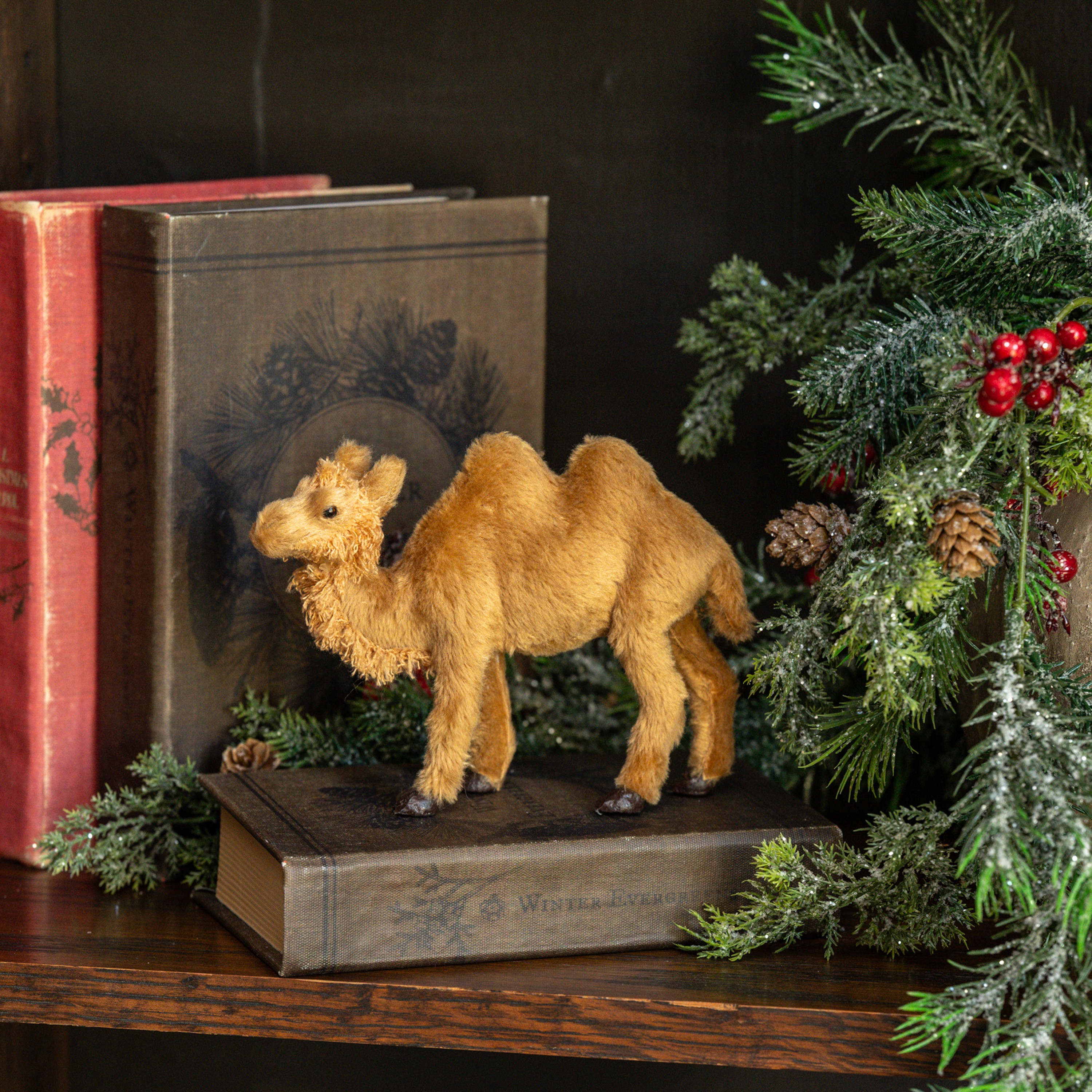 4.5" STANDING CAMEL