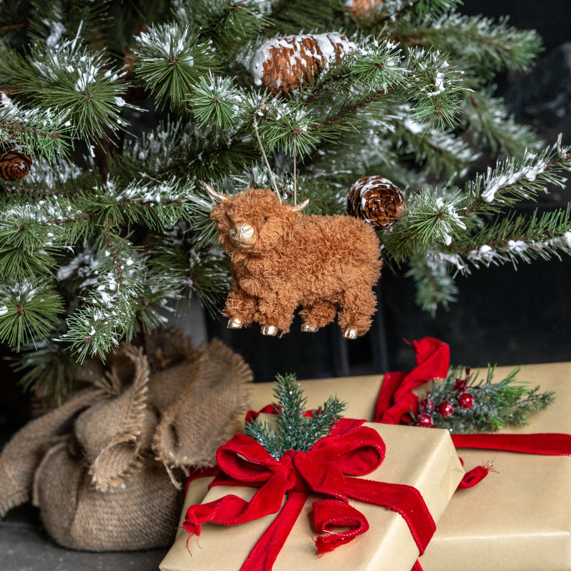STANDING HIGHLAND COW ORNAMENT