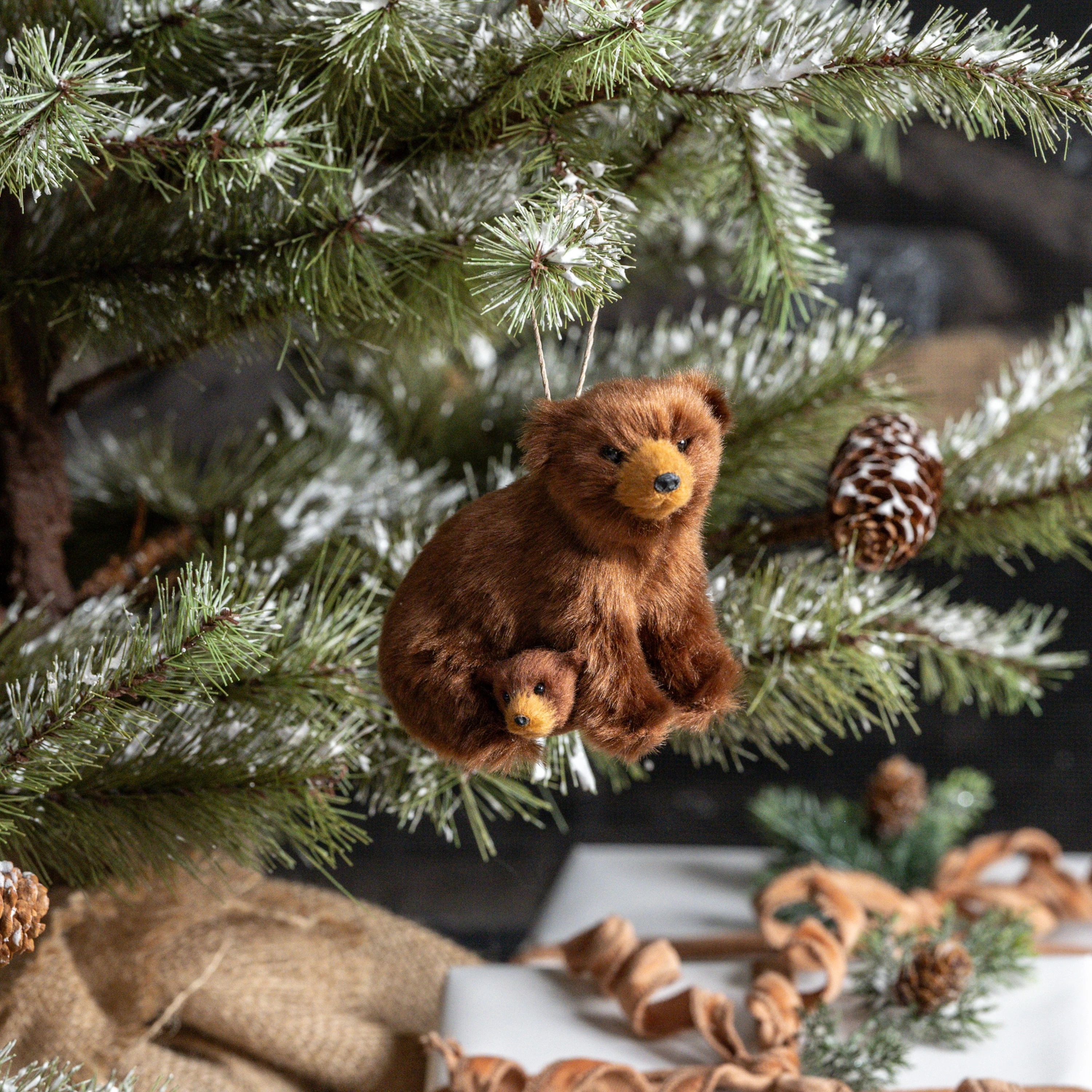 SITTING MAMA & BEAR CUB ORNAMENT