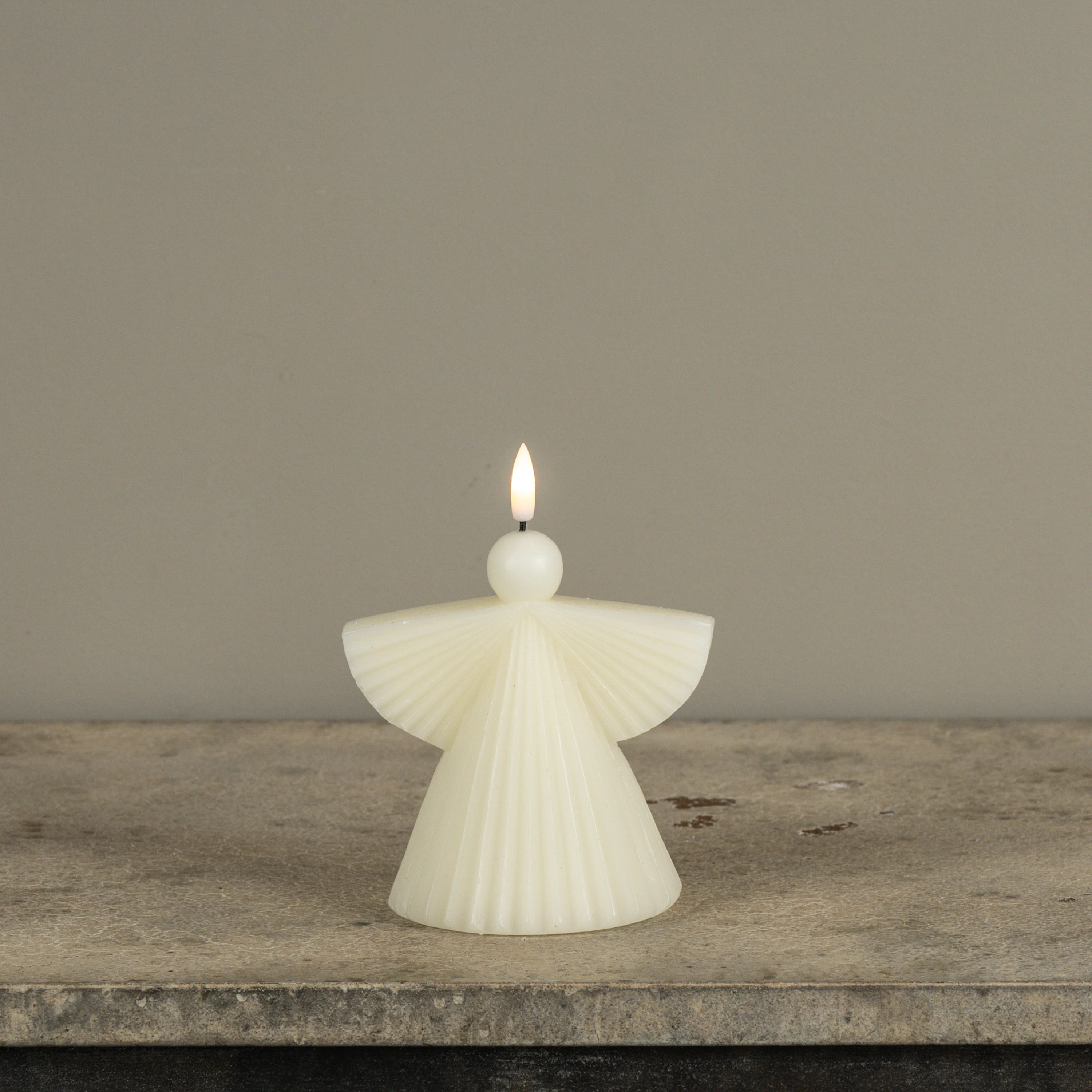 5.25" CREAM ANGEL 3D FLAME CANDLE