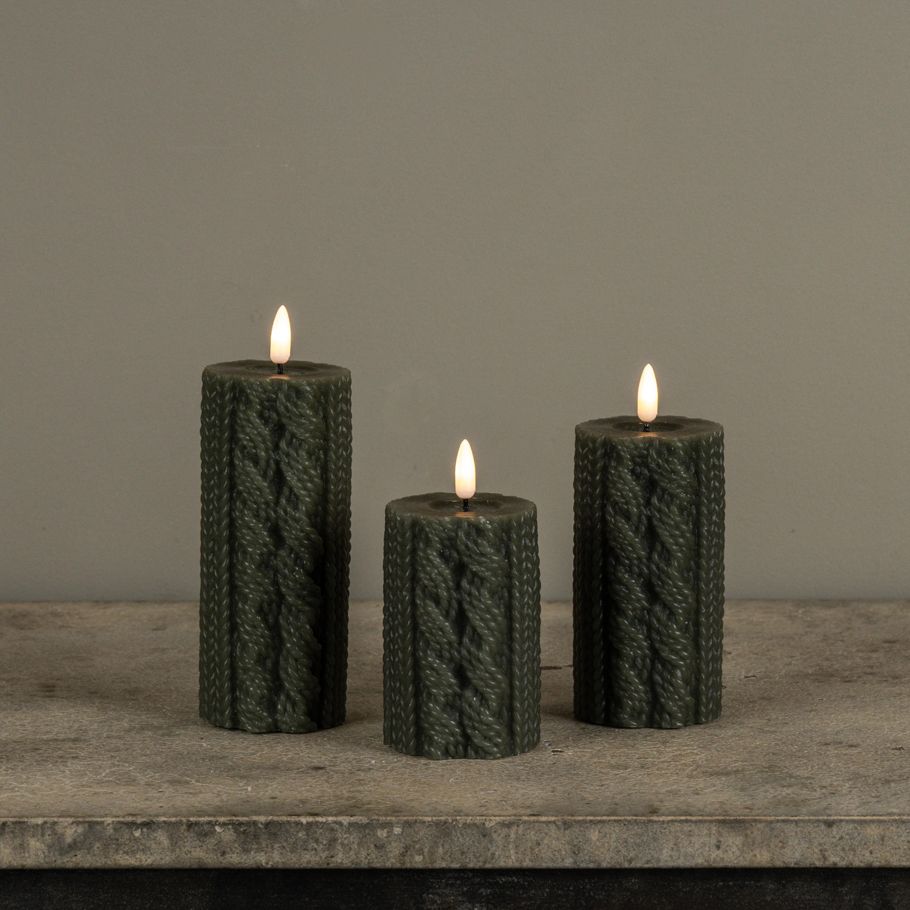 6" DARK GREEN SWEATER 3D FLAME CANDLE