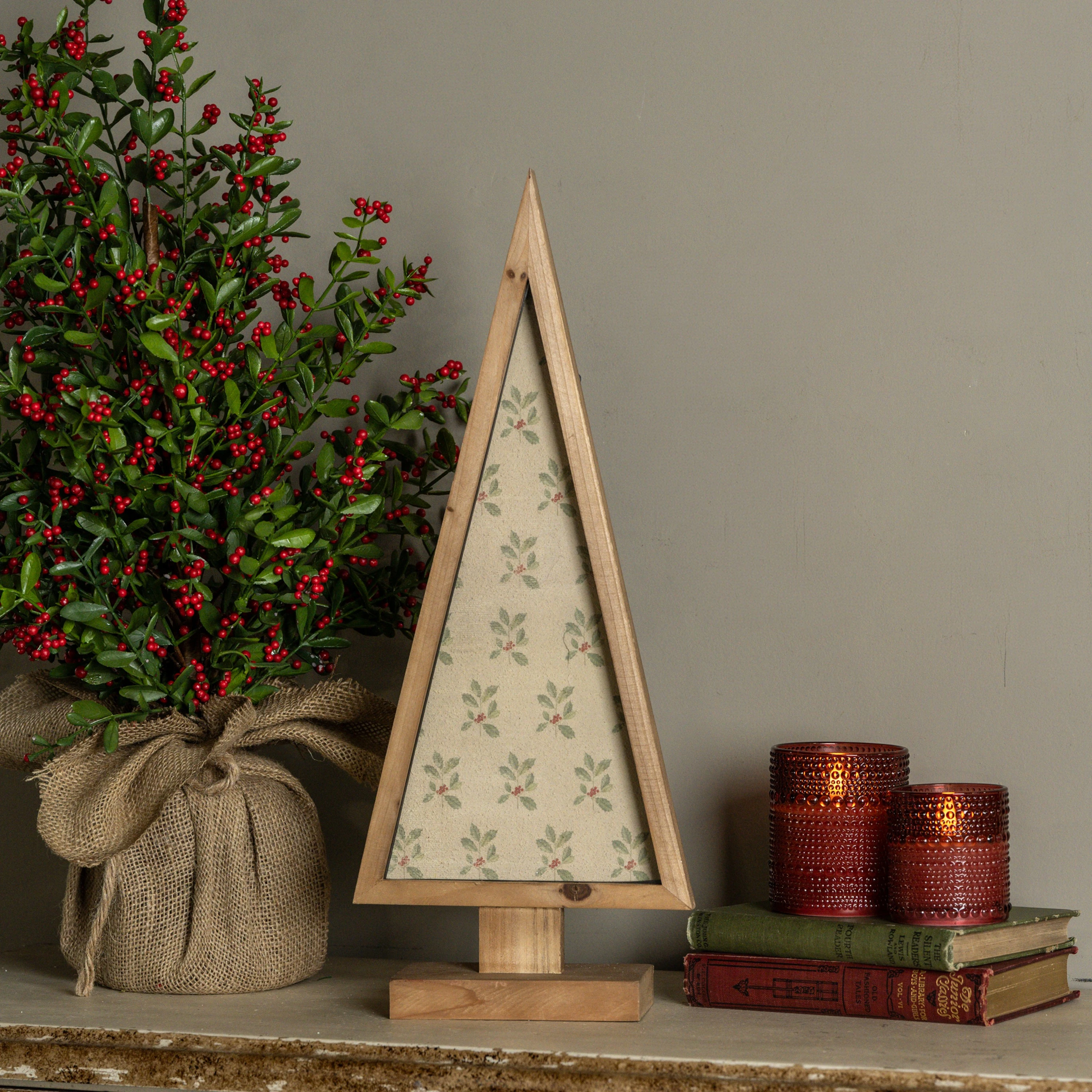 20" FRAMED HOLLY WALLPAPER TREE