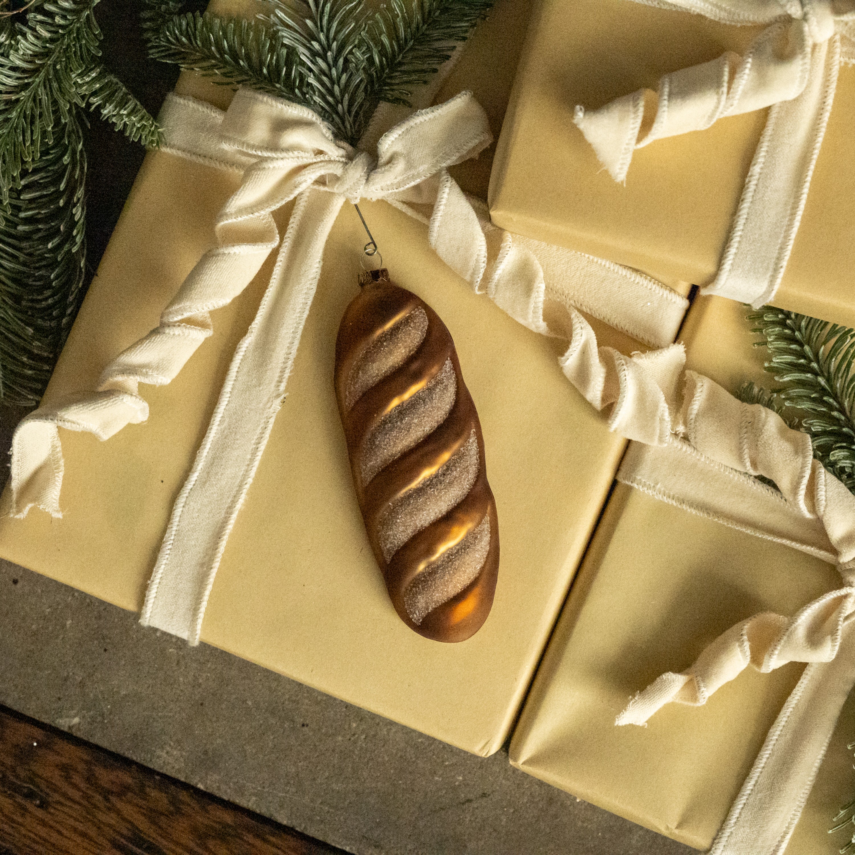 BAGUETTE ORNAMENT