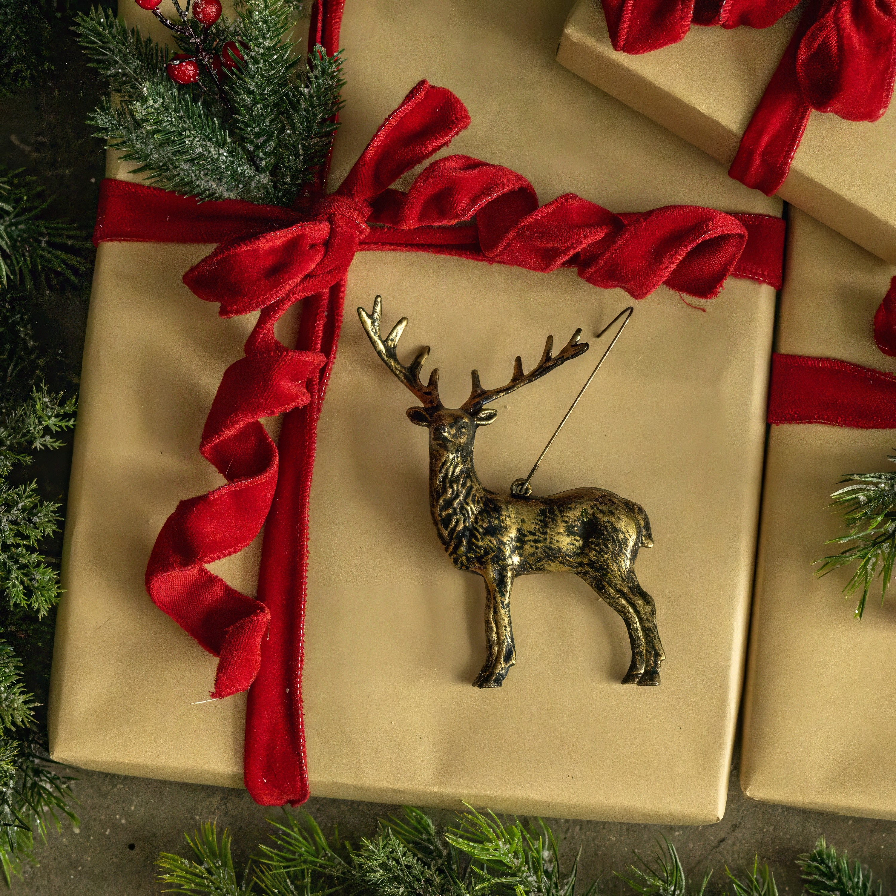 BLACK & GOLD REINDEER ORNAMENT