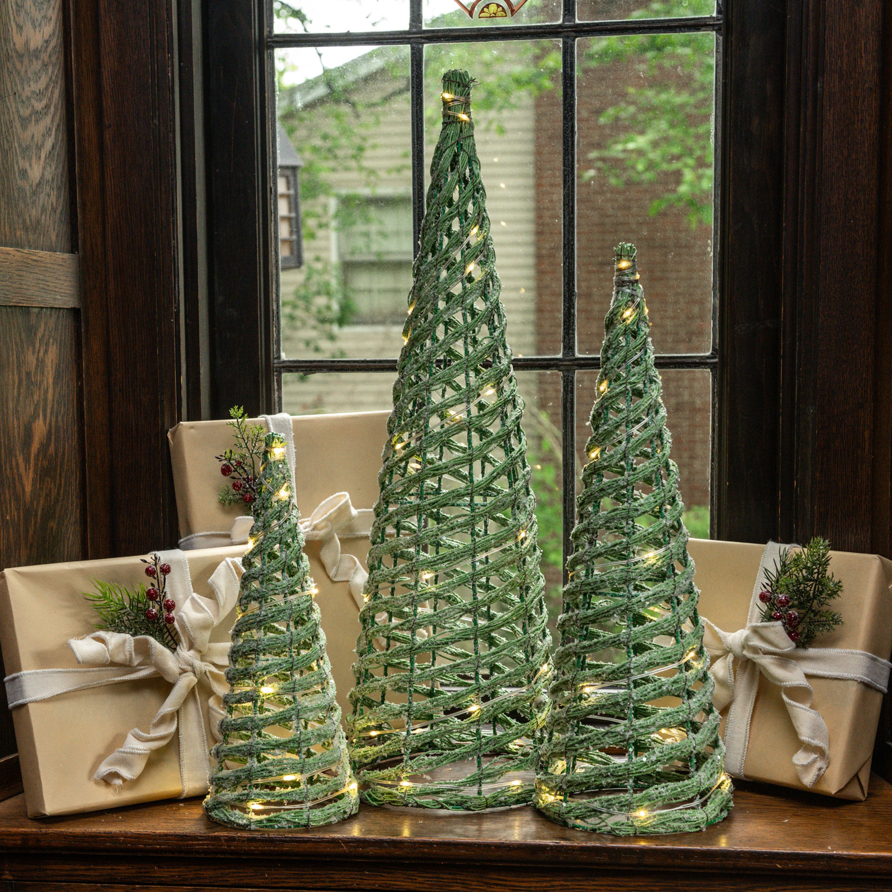 SET/3 LIGHTED GREEN CONE TREES