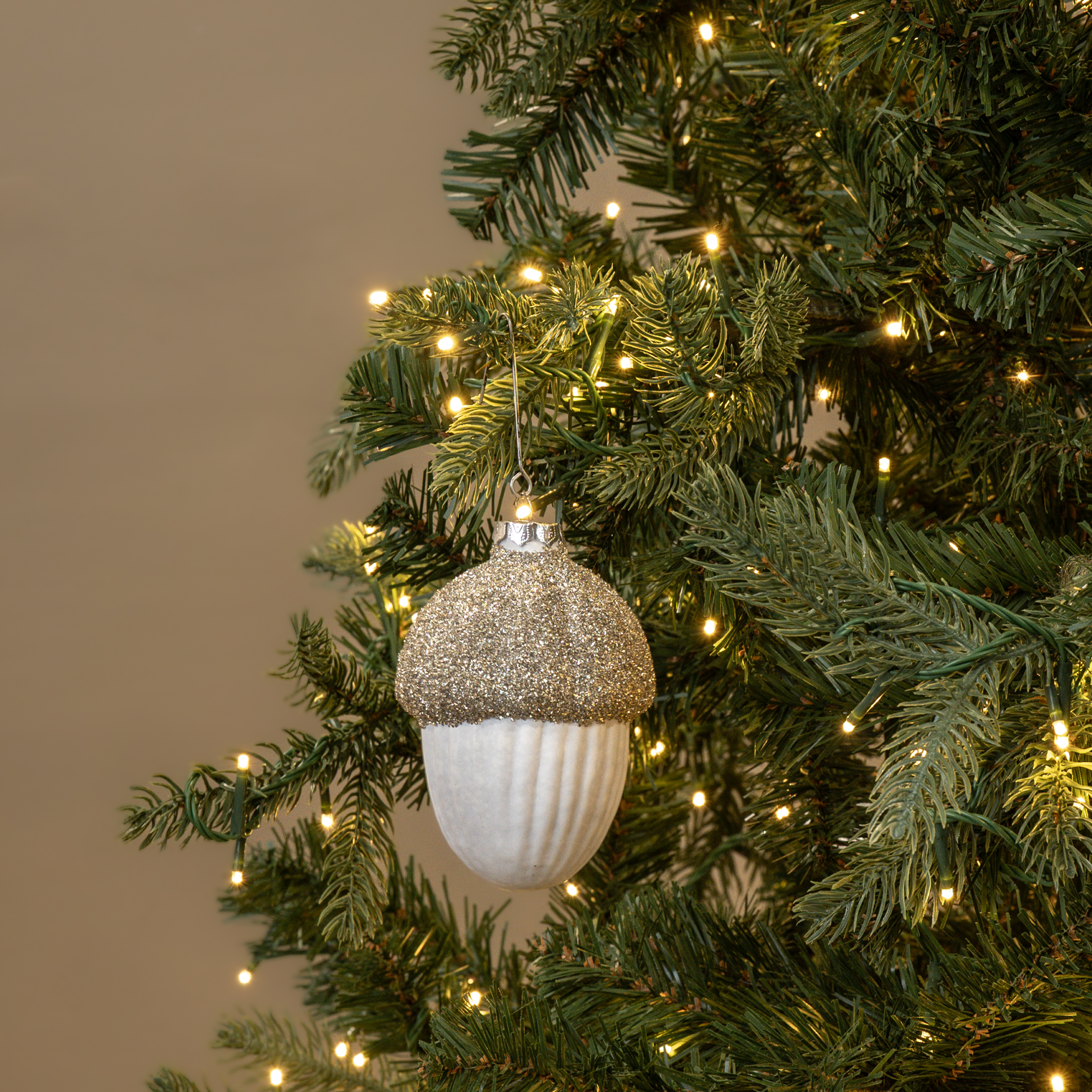 WHITE ACORN W/ GLITTERED TOP ORNAMENT