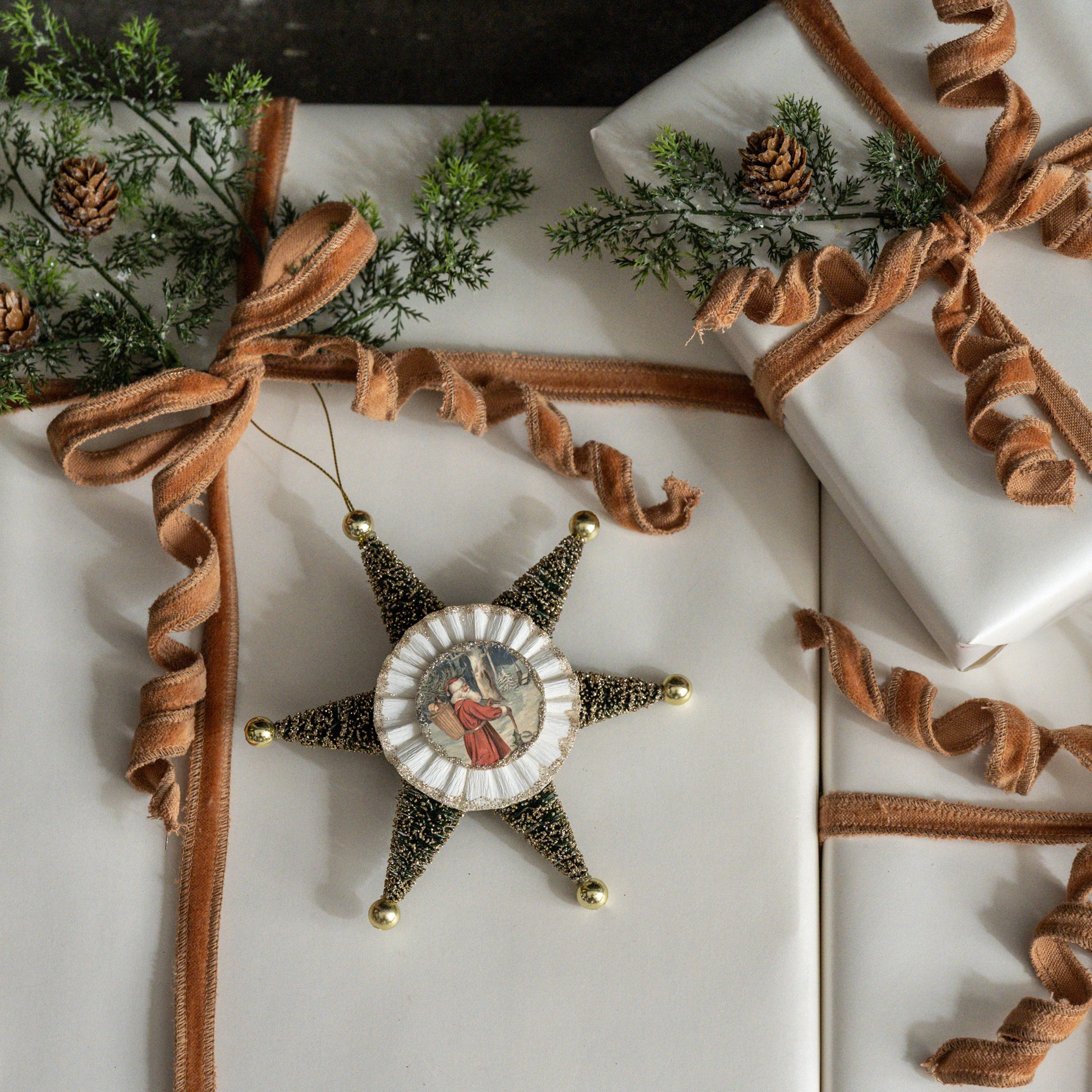 GLITTERED GREEN STAR W/ SANTA ORNAMENT