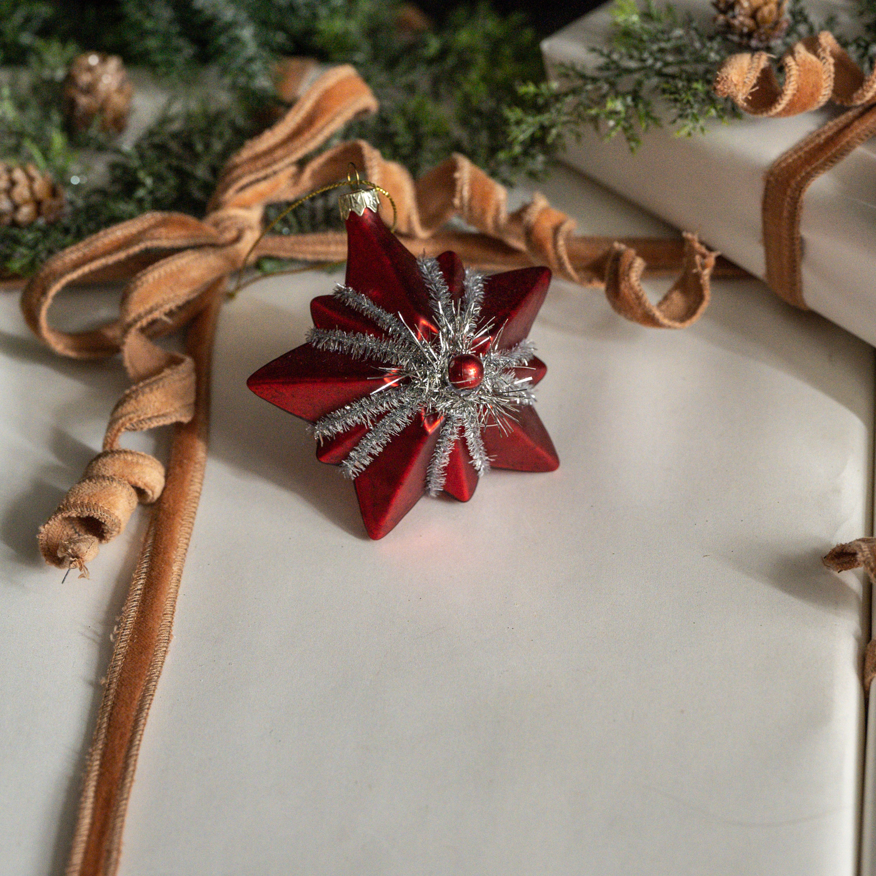 RED STAR ORNAMENT W/ SILVER TINSEL