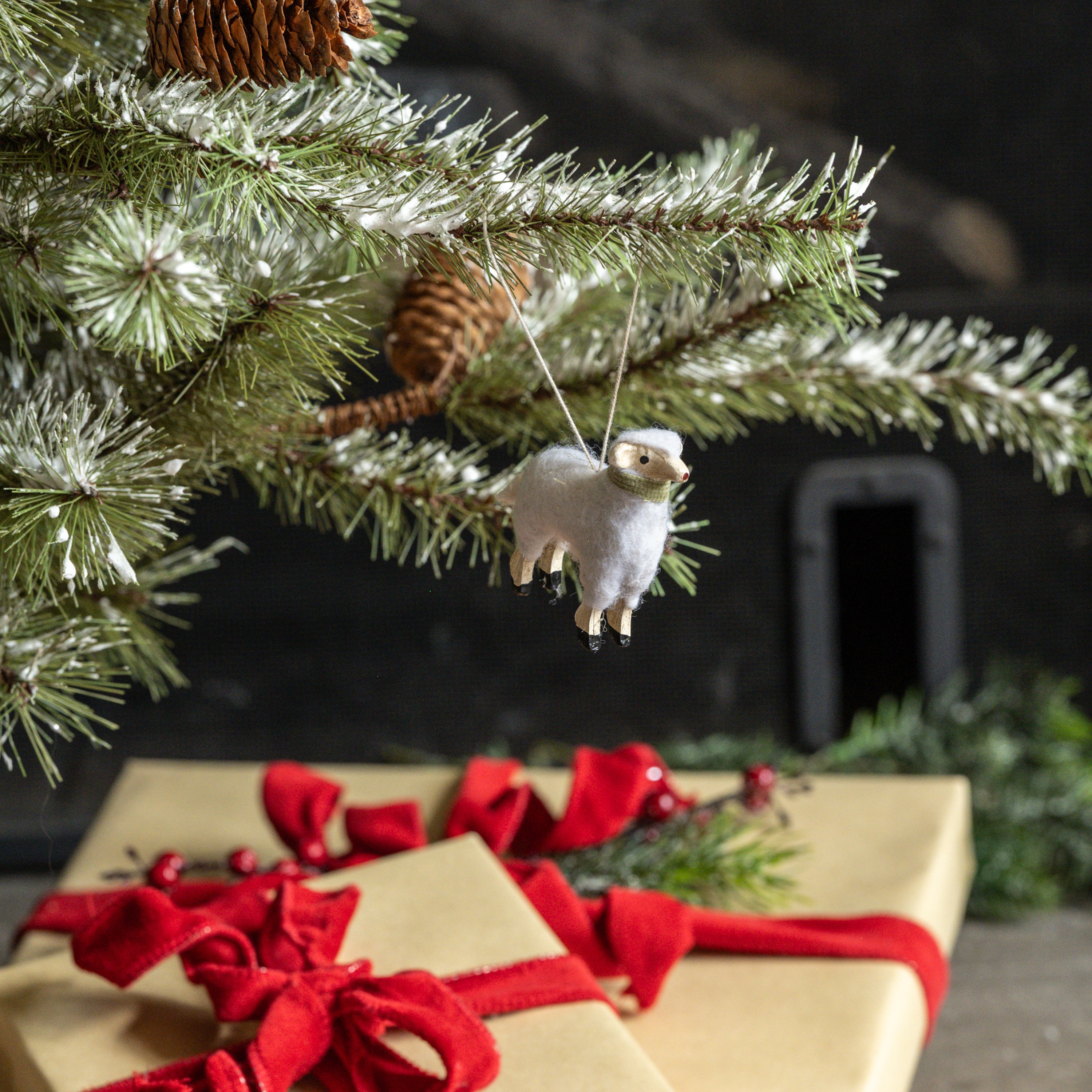 2.25" PRIMITIVE SHEEP ORNAMENT