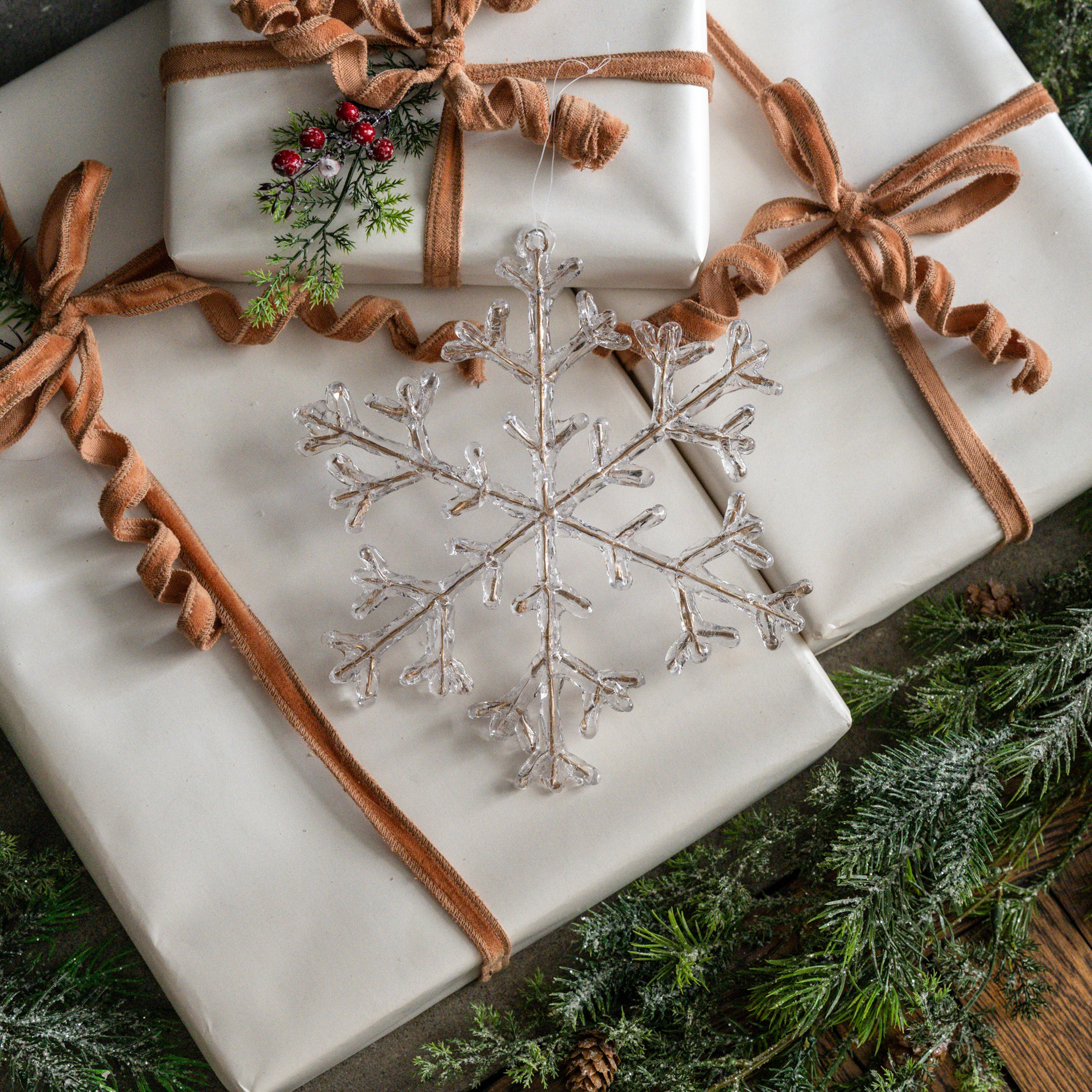 8.25" GOLD FUSED SNOWFLAKE ORNAMENT