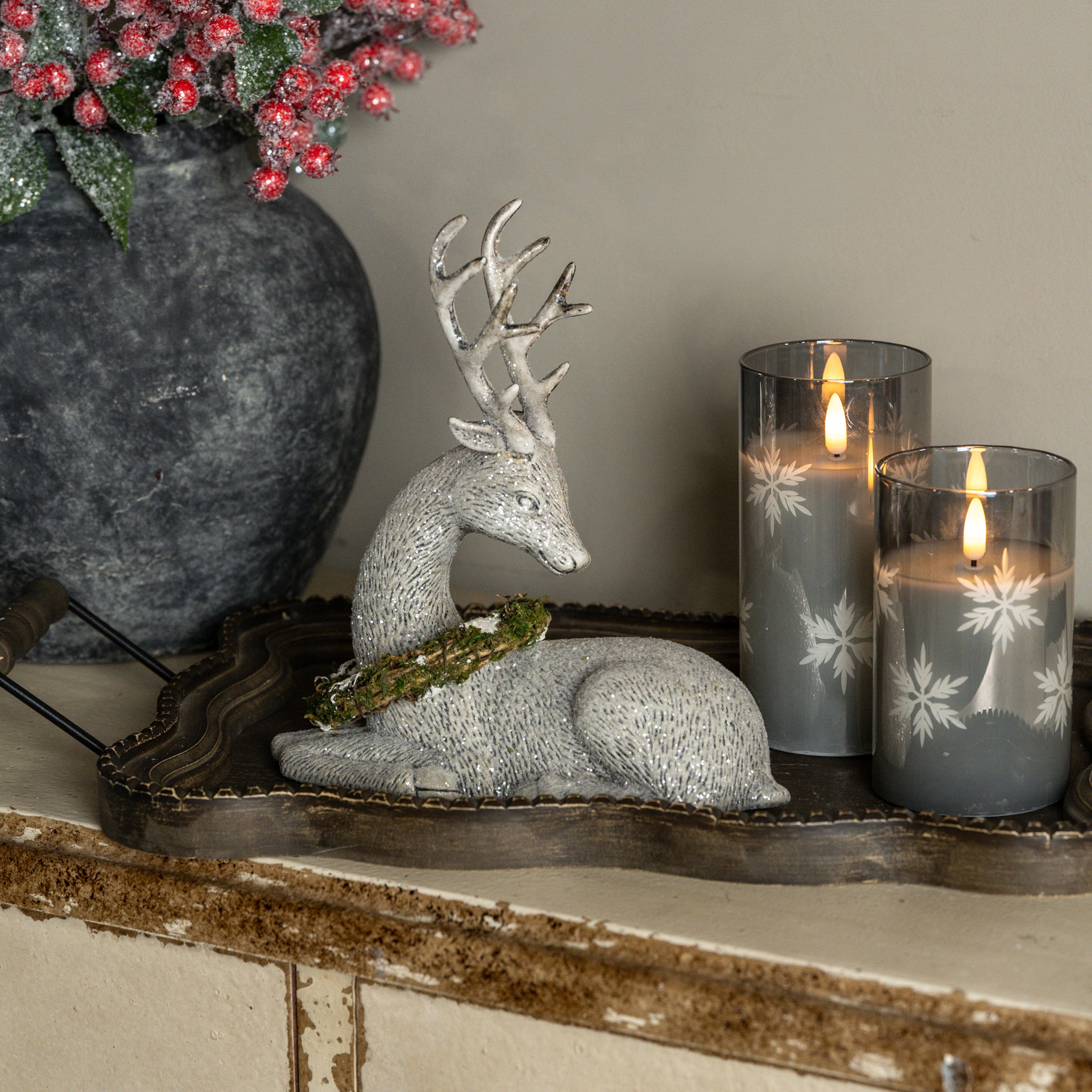 RIGHT FACING LAYING DEER W/ WREATH