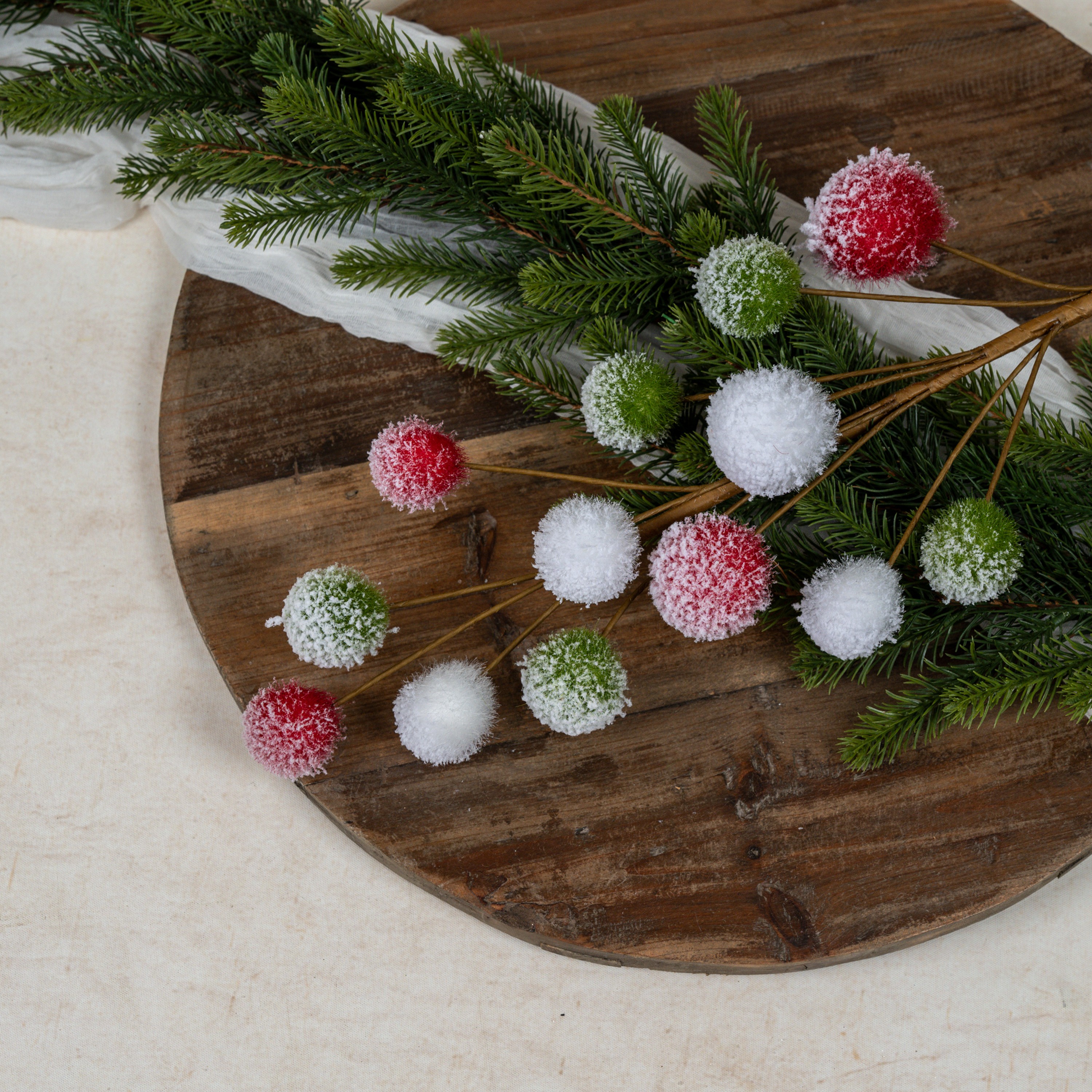 32.25" SNOWY GREEN, RED & WHITE BALL PICK