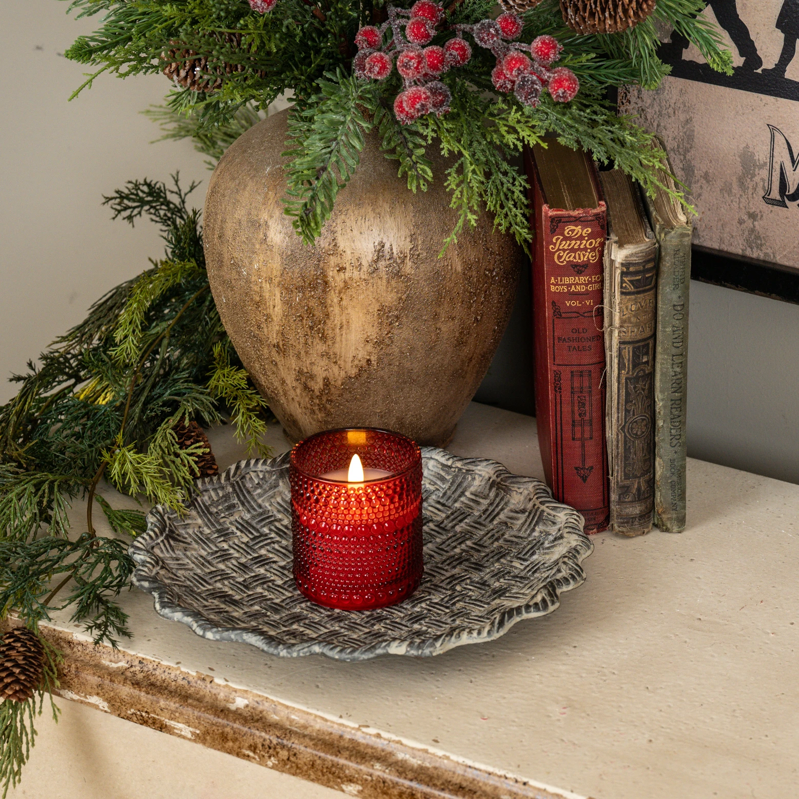 10.25" METAL SCALLOPED TRAY