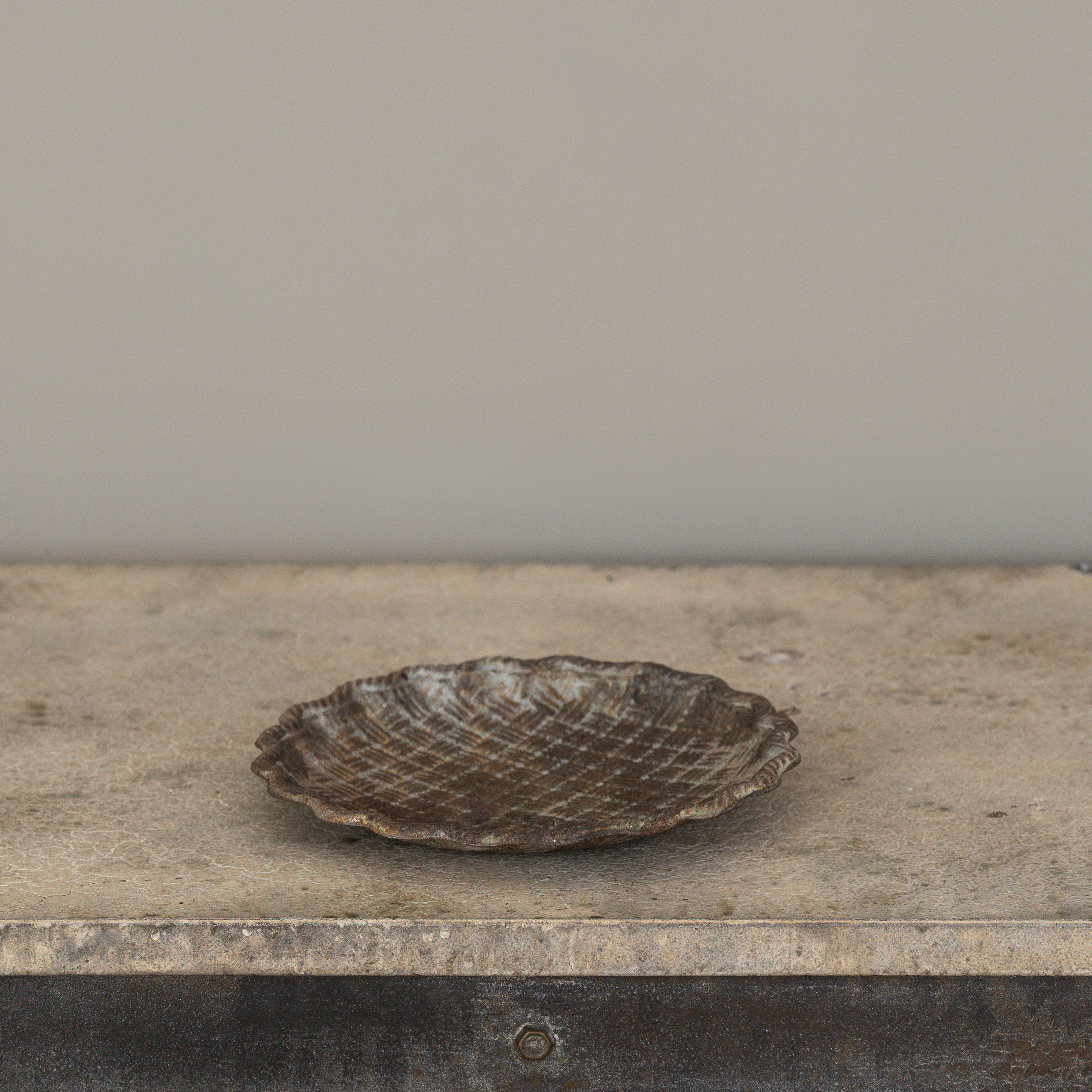 8.25" METAL SCALLOPED TRAY