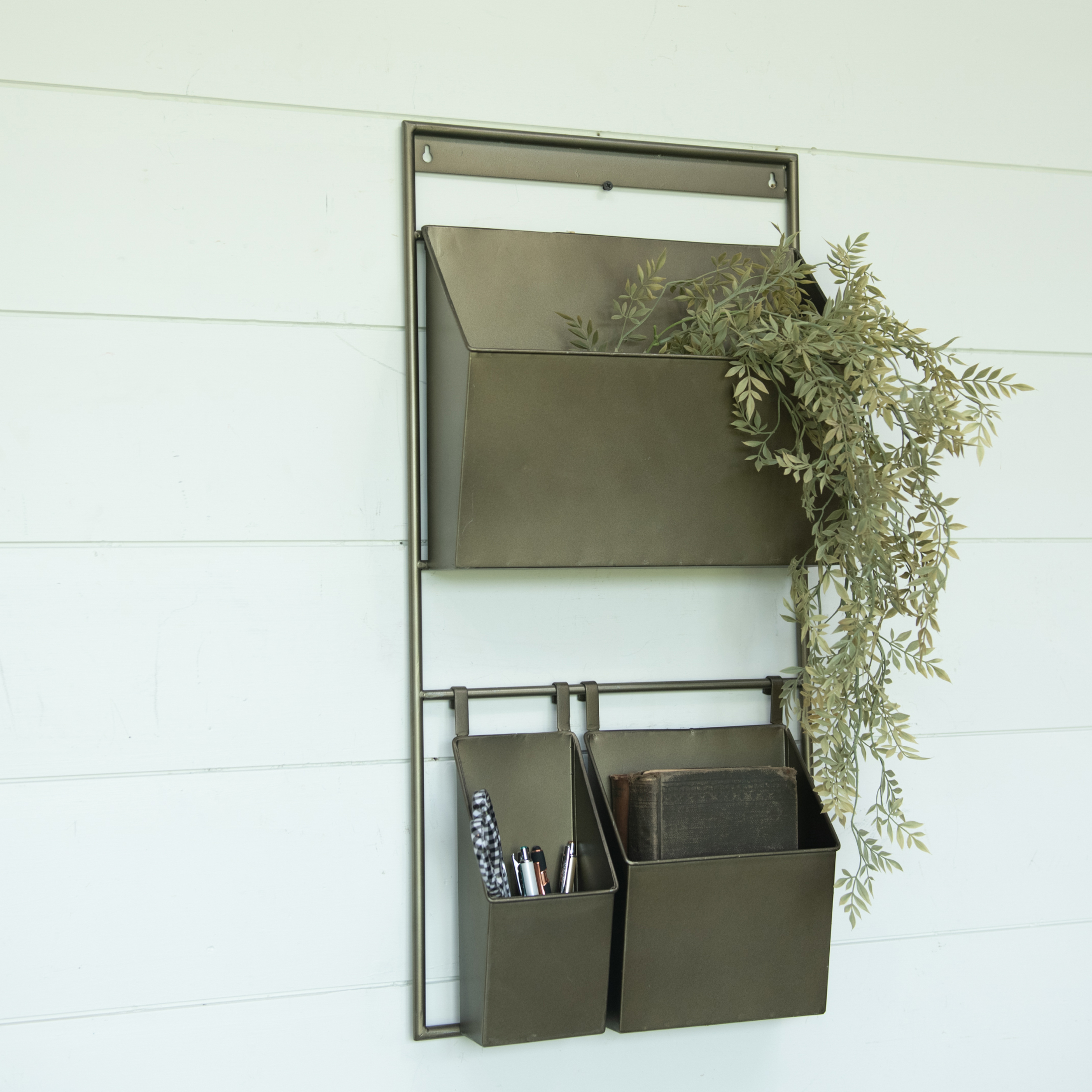 METAL WALL POCKET ORGANIZER