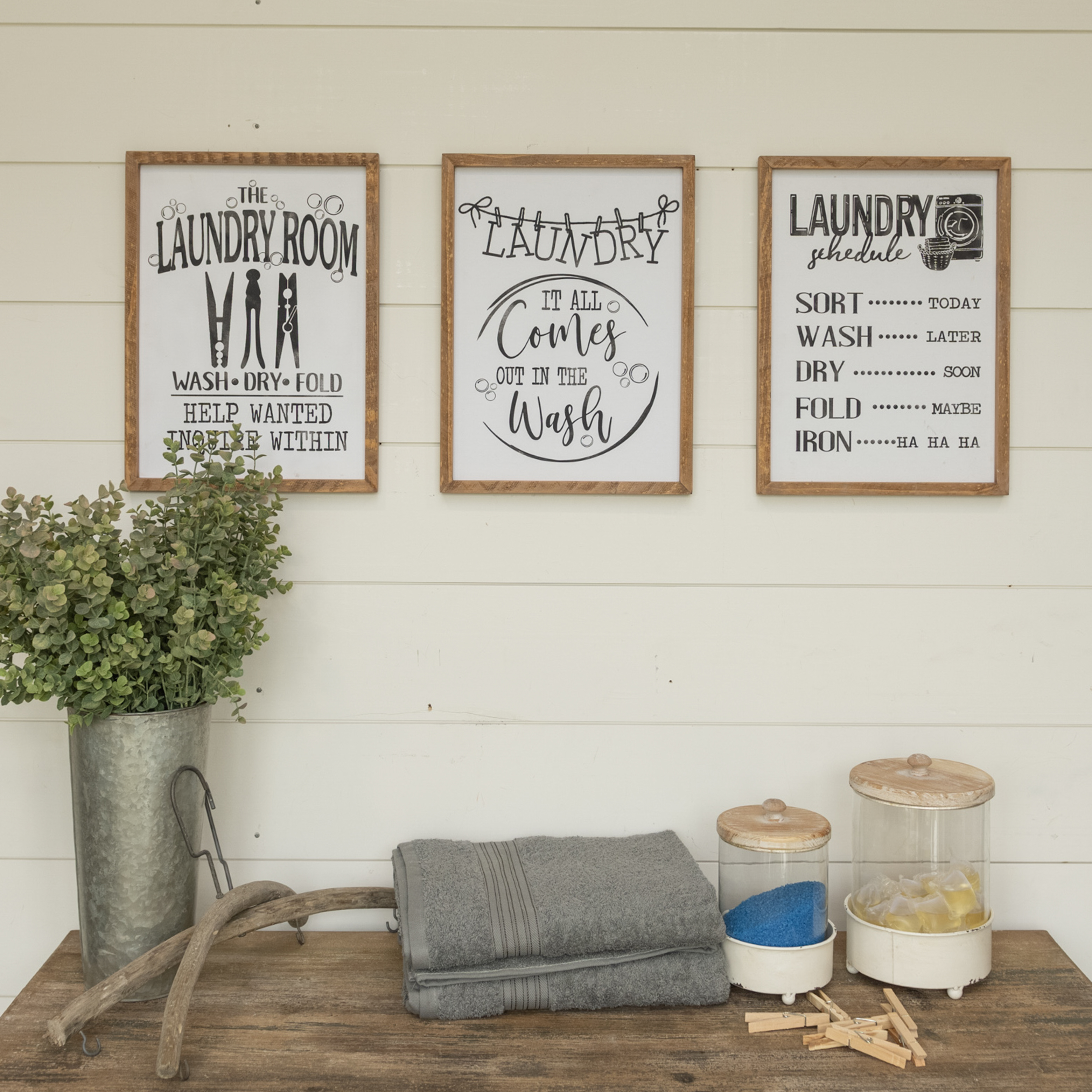 LAUNDRY HELP WANTED SIGN