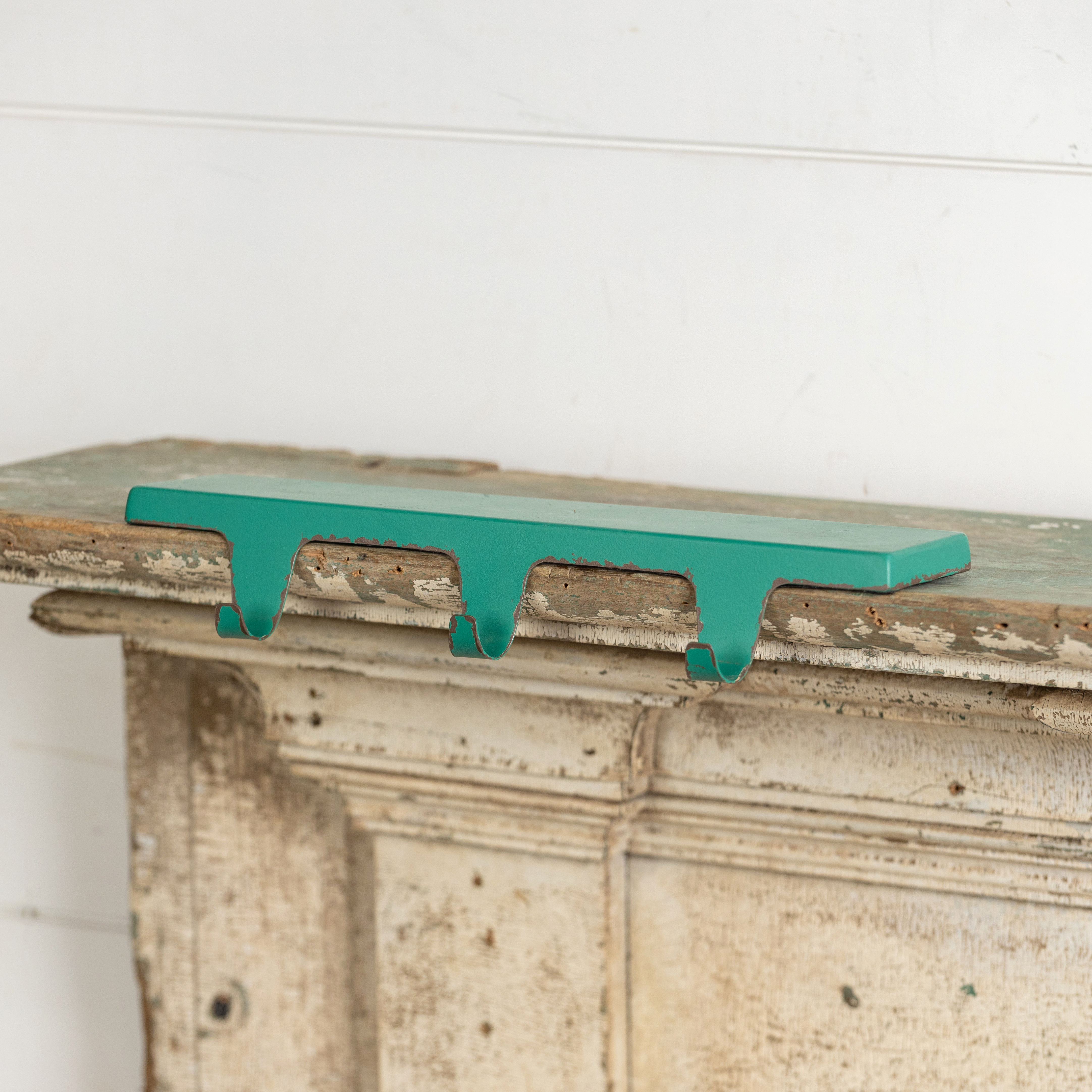 GREEN MULTIPLE STOCKING HOLDER