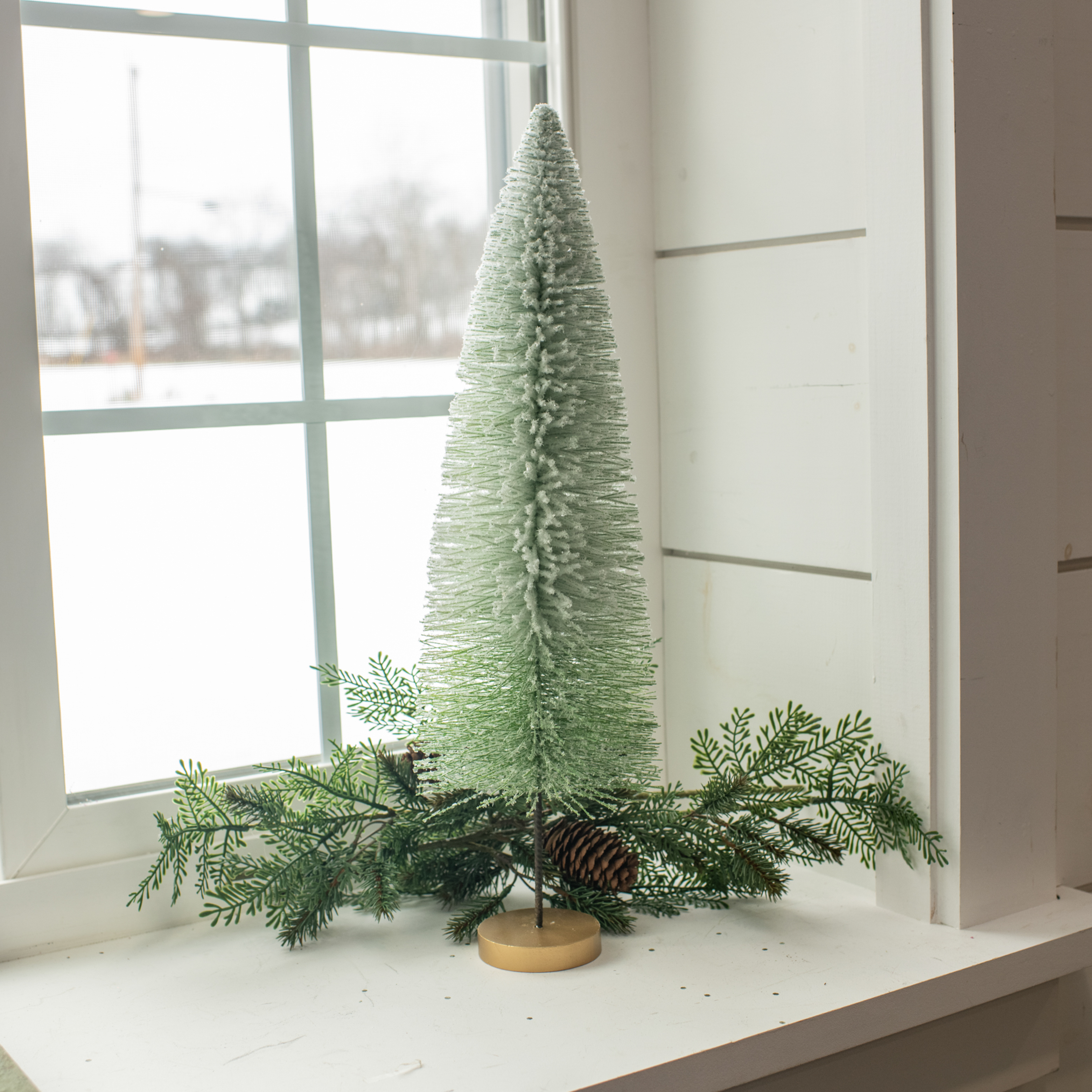 20" GREEN OMBRE FLOCKED LONG STEM BOTTLEBRUSH TREE