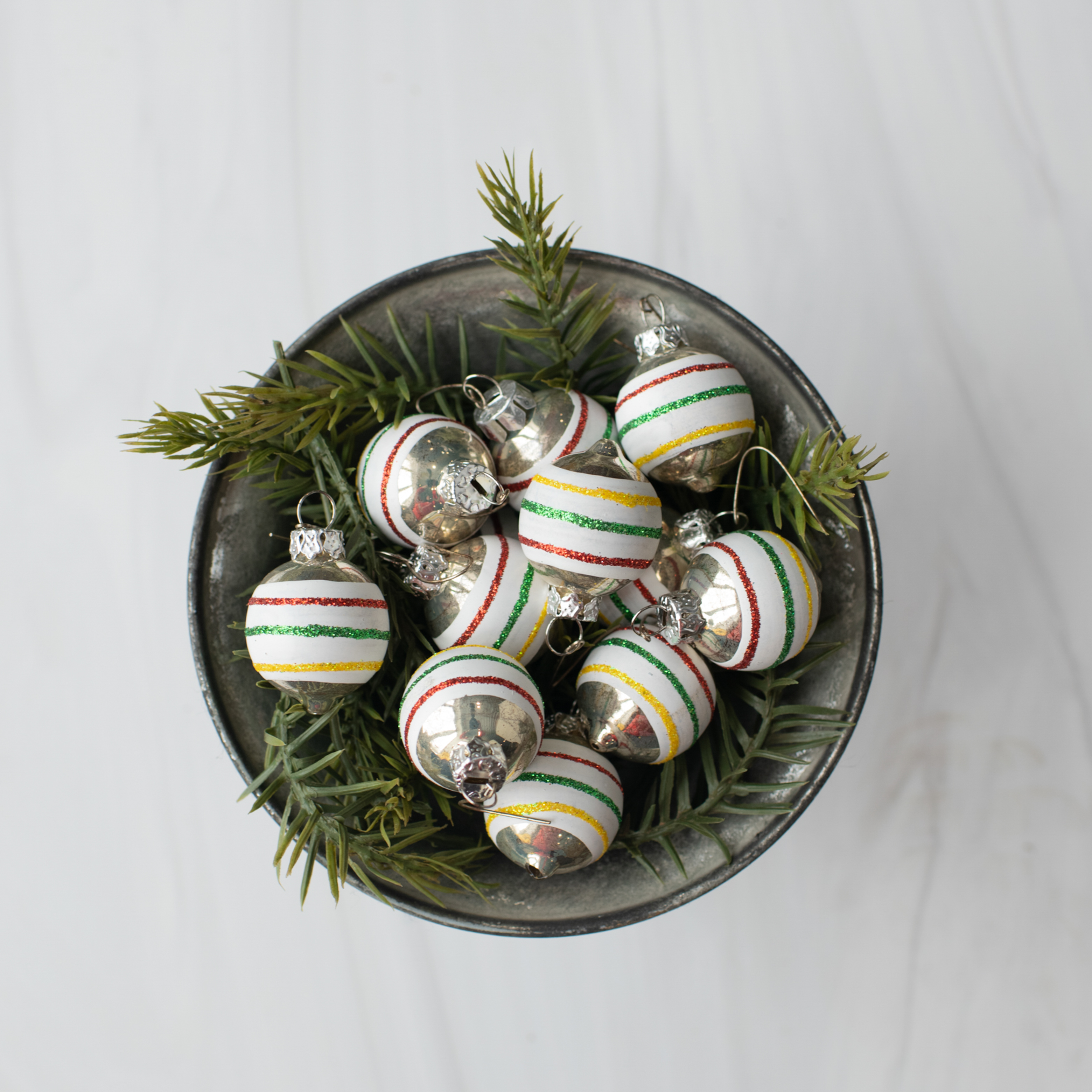 SET/ 12 BALL ORNAMENTS STRIPES