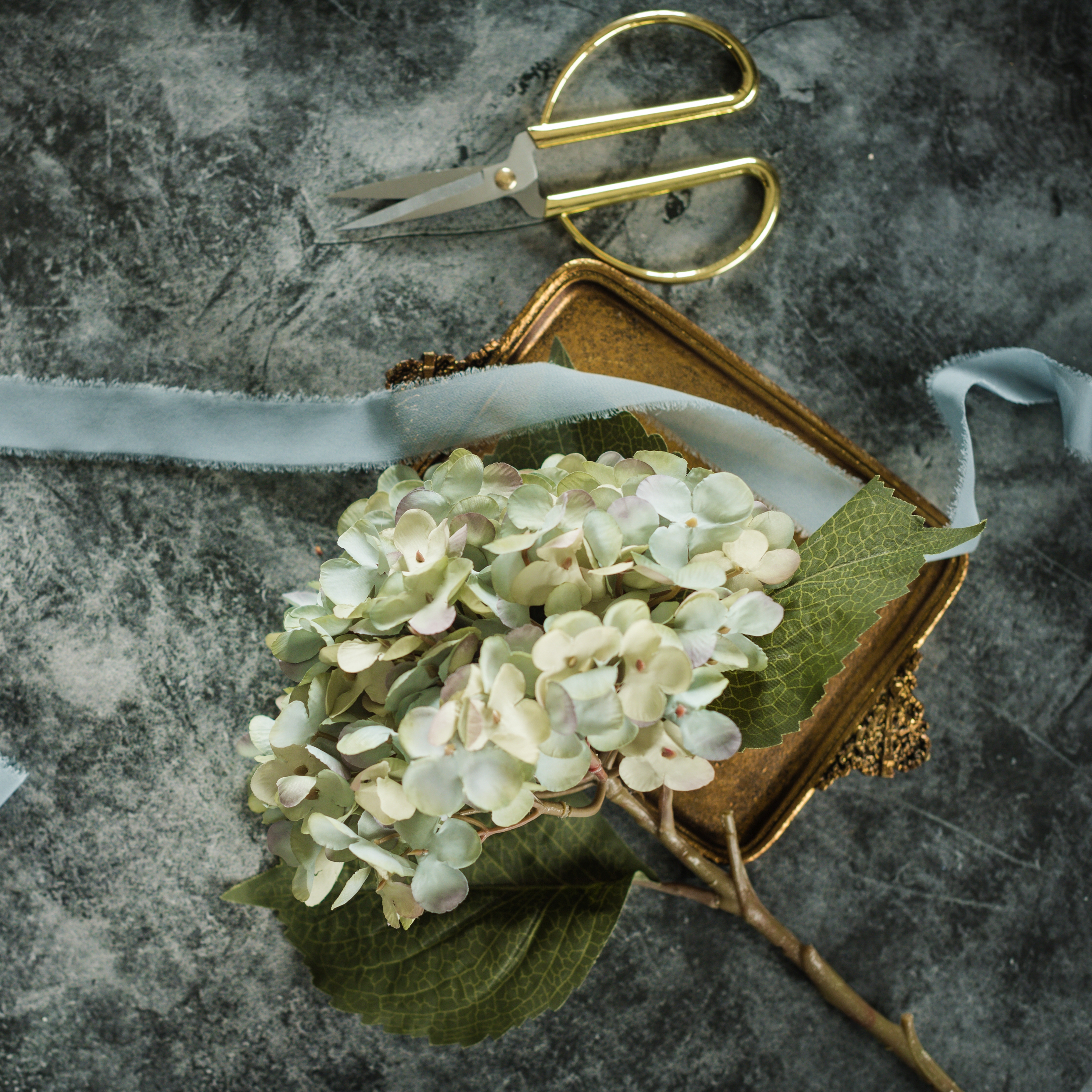 21" LIGHT BLUE HYDRANGEA STEM
