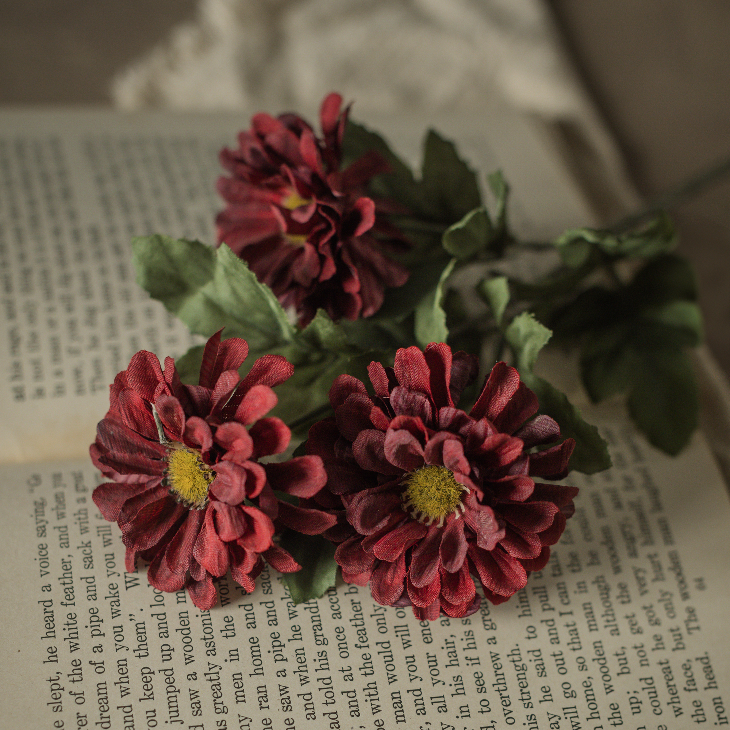 10.5" RED ZINNIA PICK