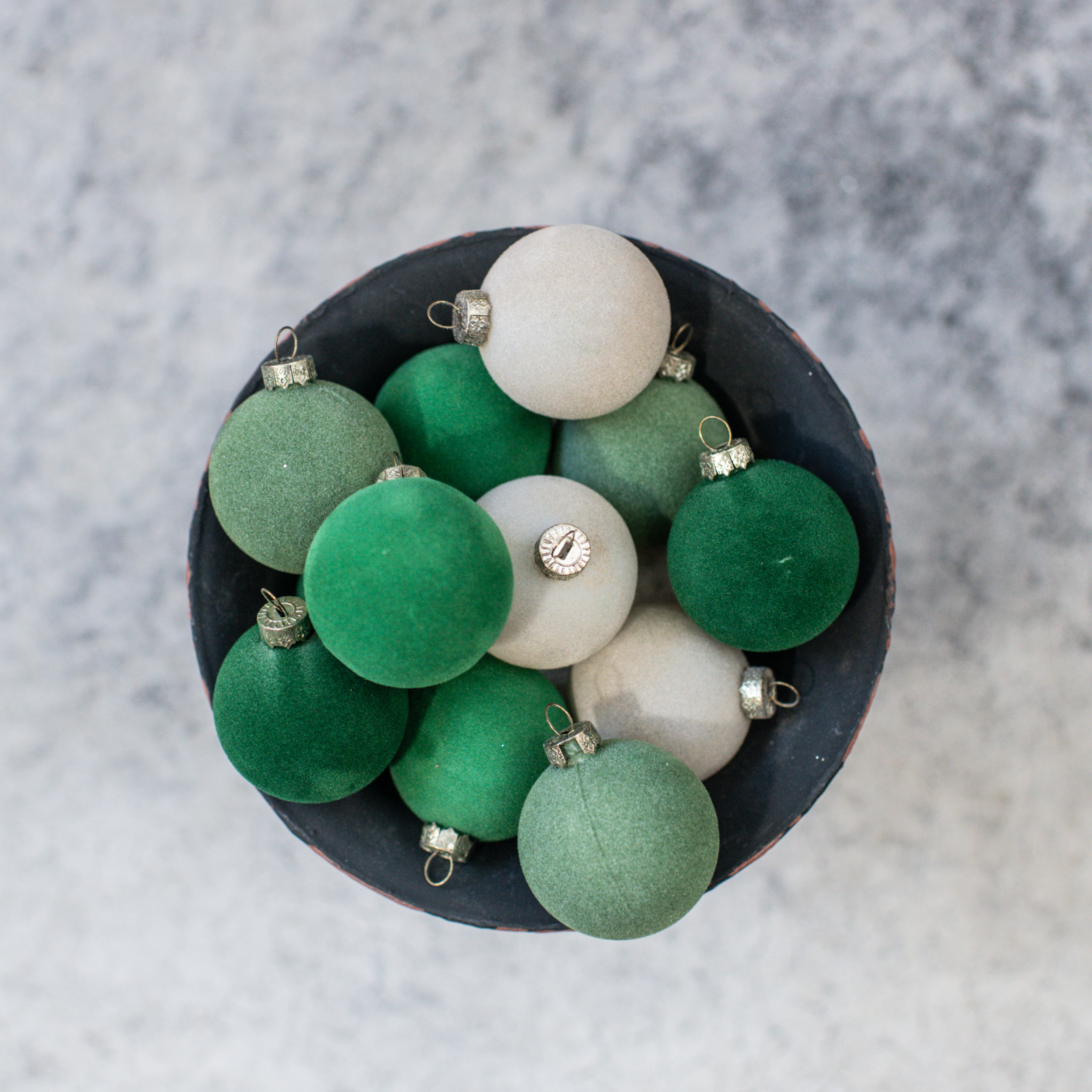 SET/ 12 - 1.75" GREEN FLOCKED BALLS