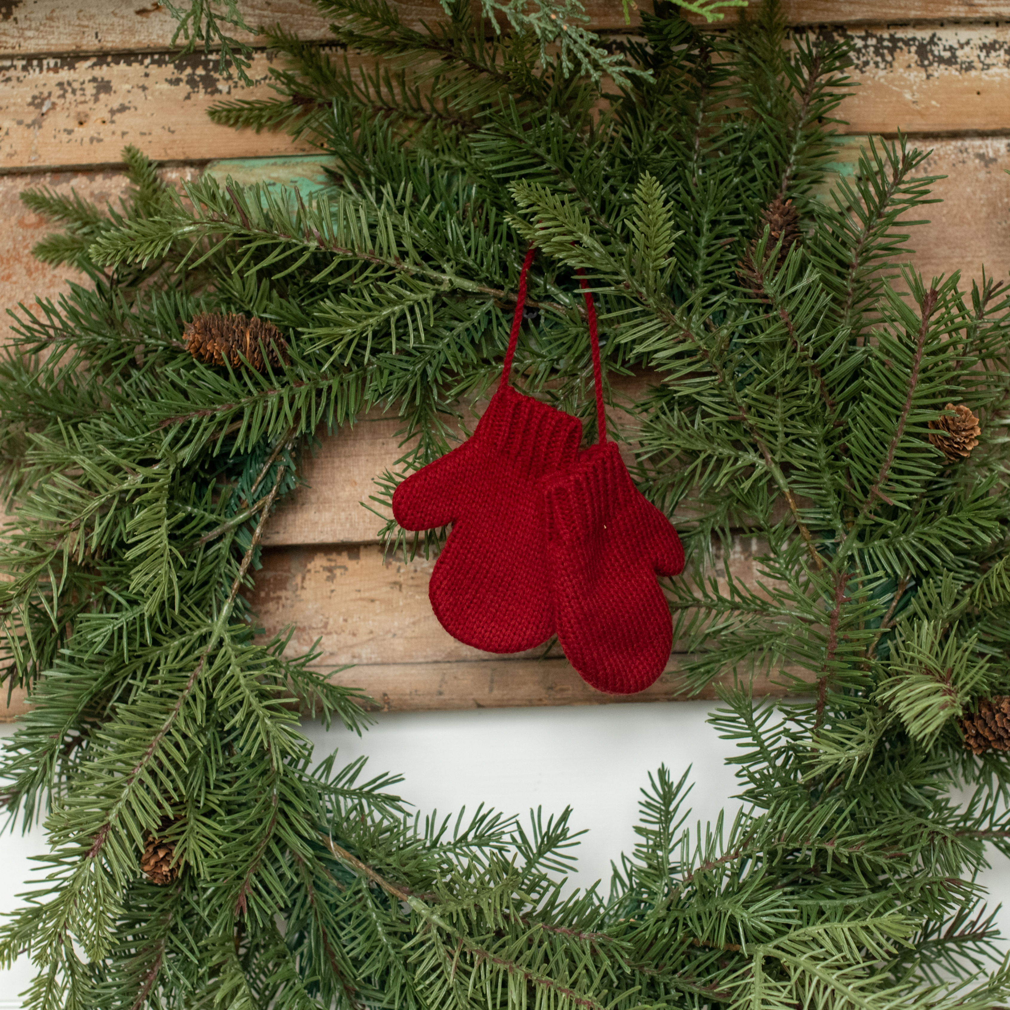 4" RED MITTEN ORNAMENT