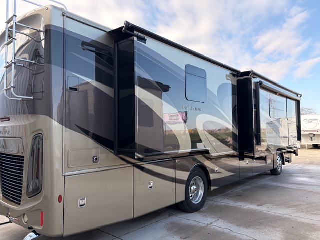 2019 Holiday Rambler Navigator 37R